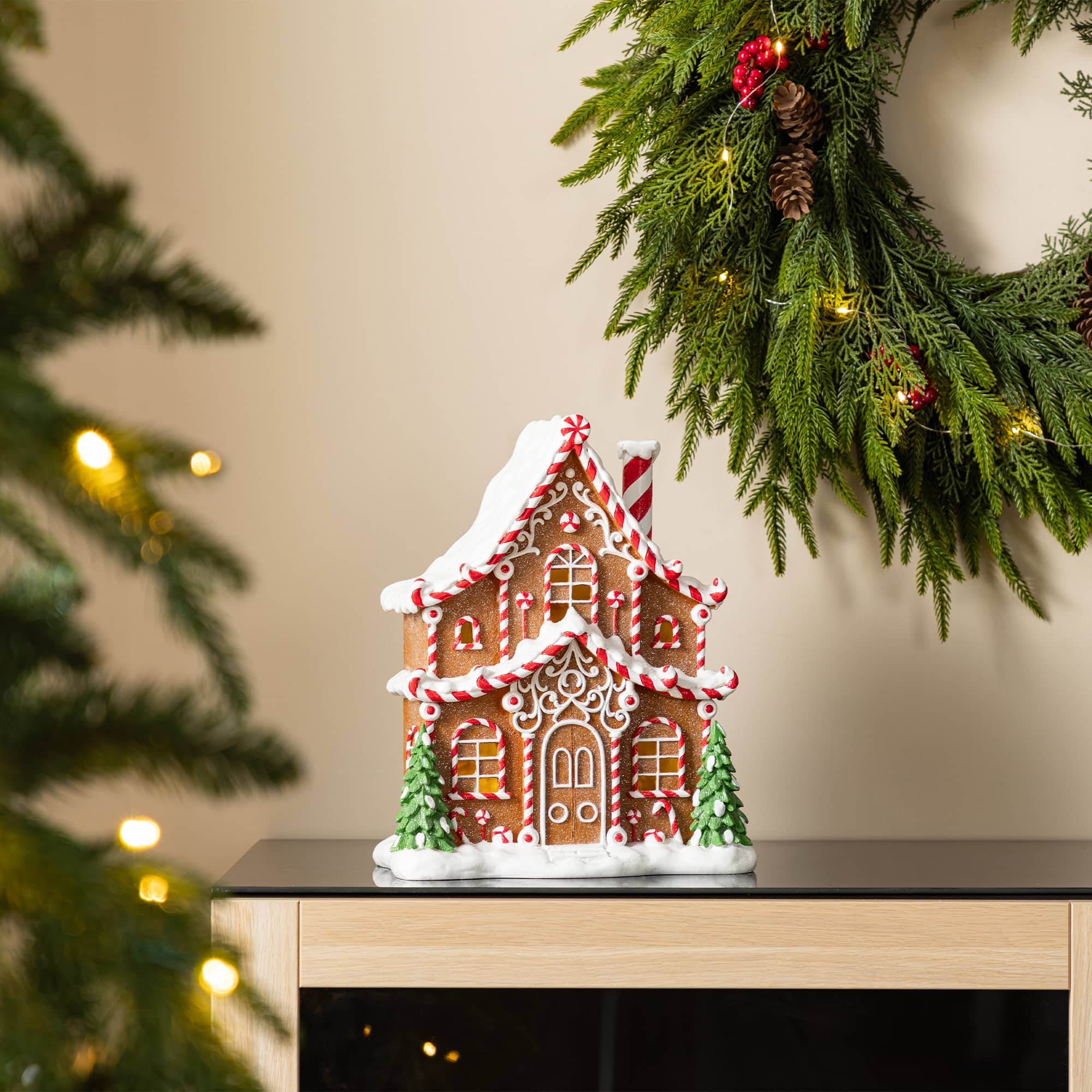 Glitzhome&#xAE; 11.75&#x22; Christmas Lighted Resin Village Table Decor