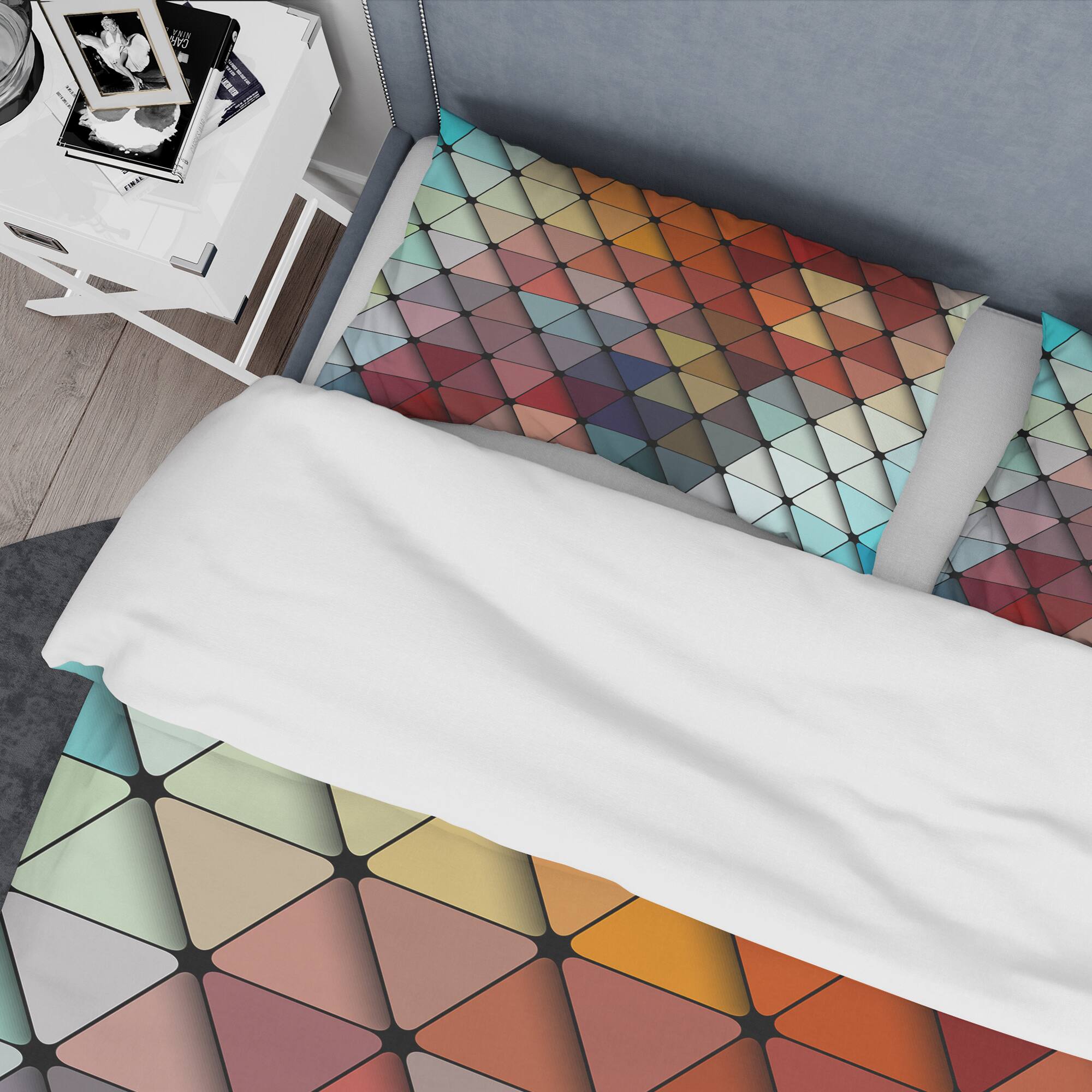Designart &#x27;3D Diamond Shaped Geometry in Shades of Blue and Red&#x27; Modern &#x26; Contemporary Bedding Set - Duvet Cover &#x26; Shams
