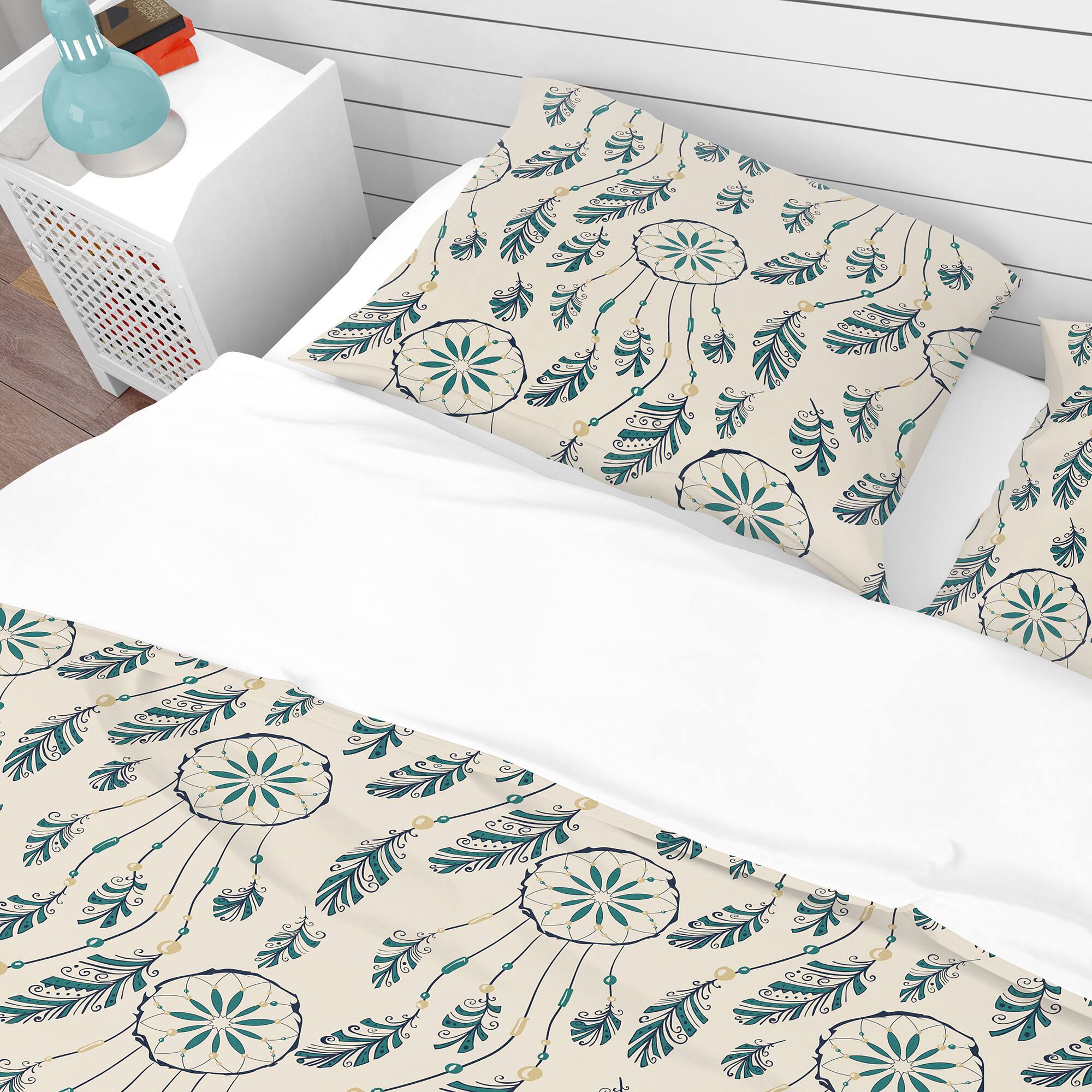 Designart &#x27;Pattern with Indian-American Dream Catcher&#x27; Southwestern Bedding Set - Duvet Cover &#x26; Shams