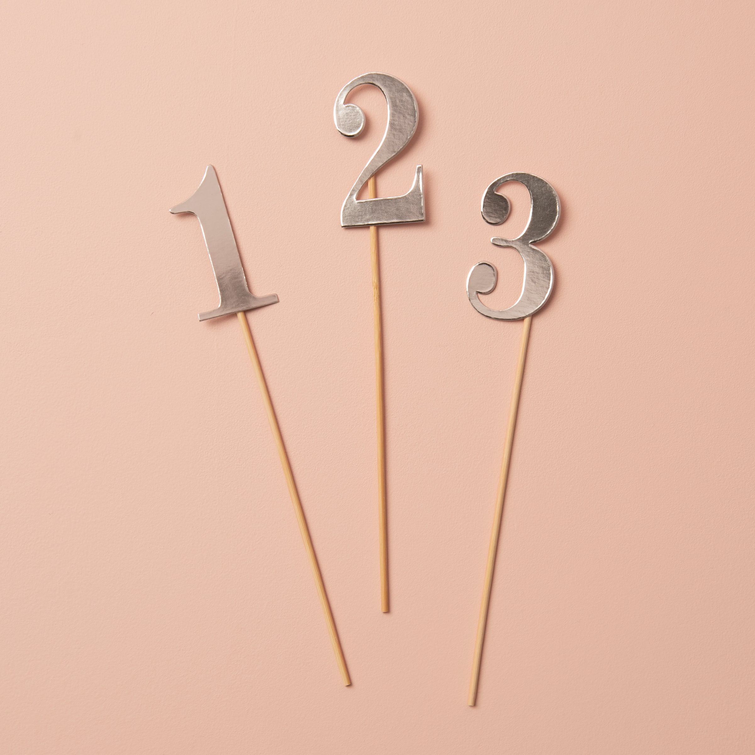 Chiffres décoratifs argentés de 1 à 12 de Celebrate It