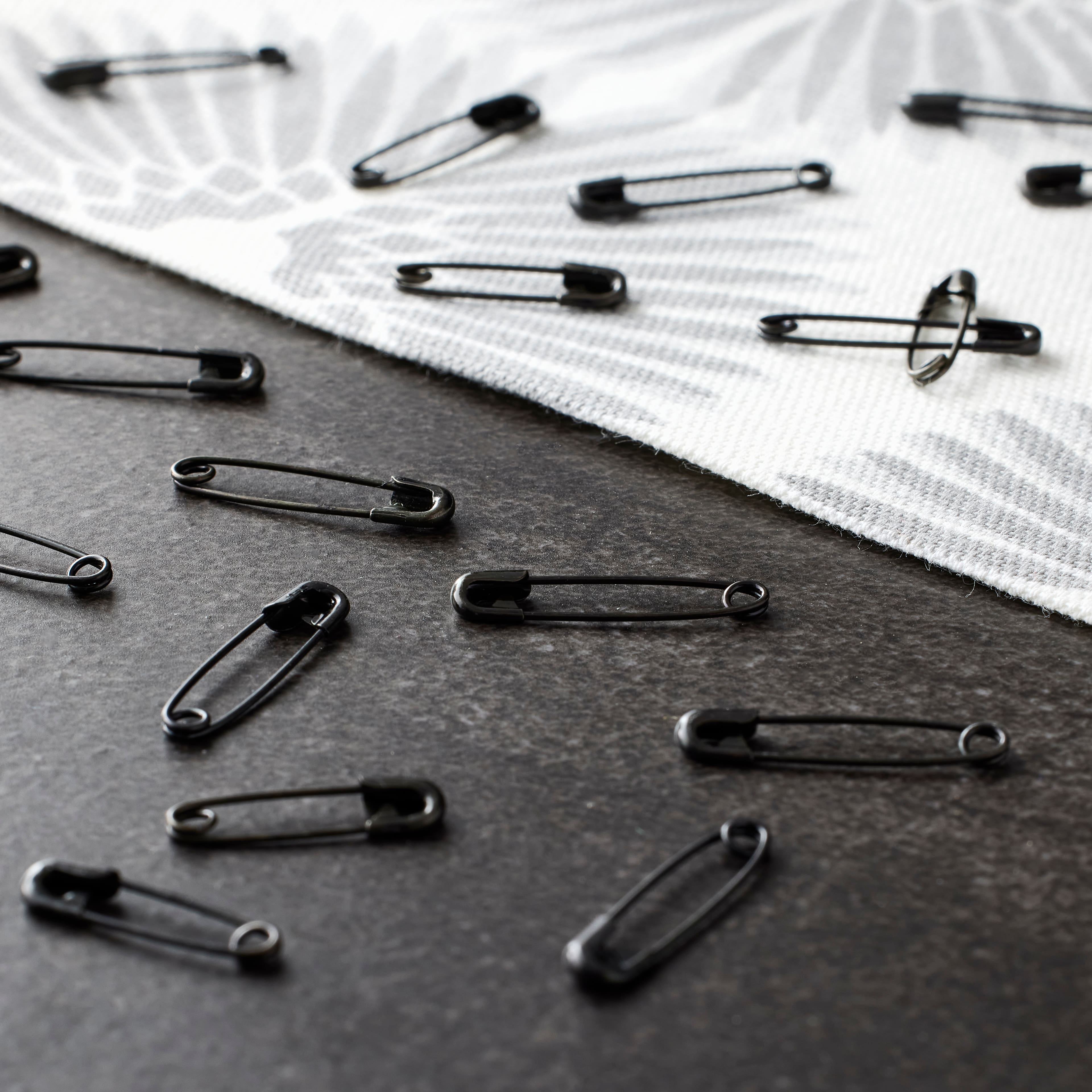 Small BLACK Safety Pins, Iron ~ 3/4 Long ~ Sewing, Crafts, Seed Beads,  Jewelry