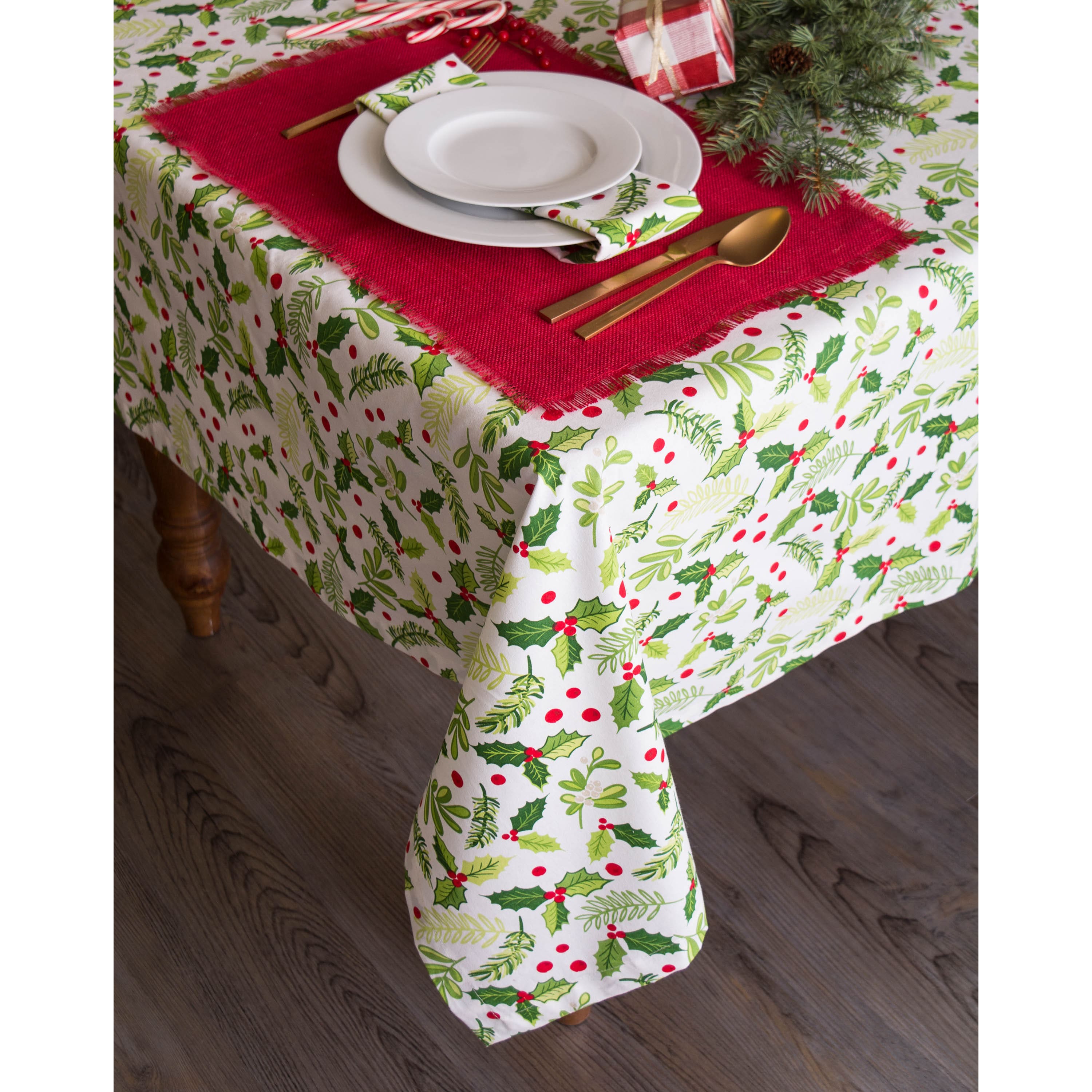 DII&#xAE; 52&#x22; Boughs of Holly Print Tablecloth