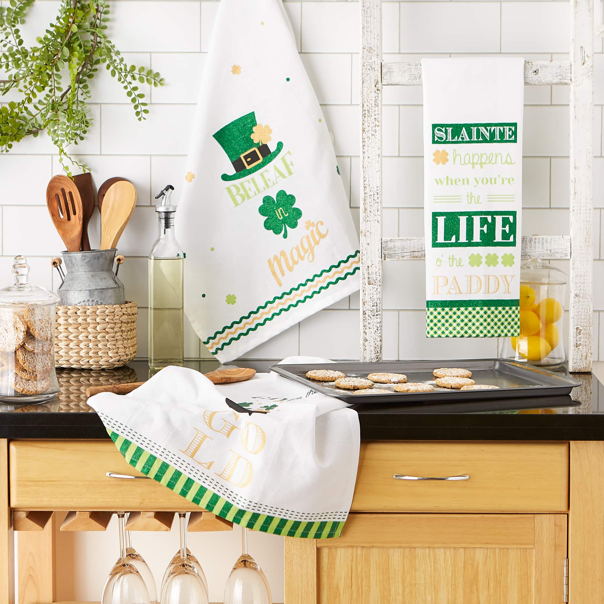 DII&#xAE; St. Paddy&#x27;s Gold Dishtowel Set