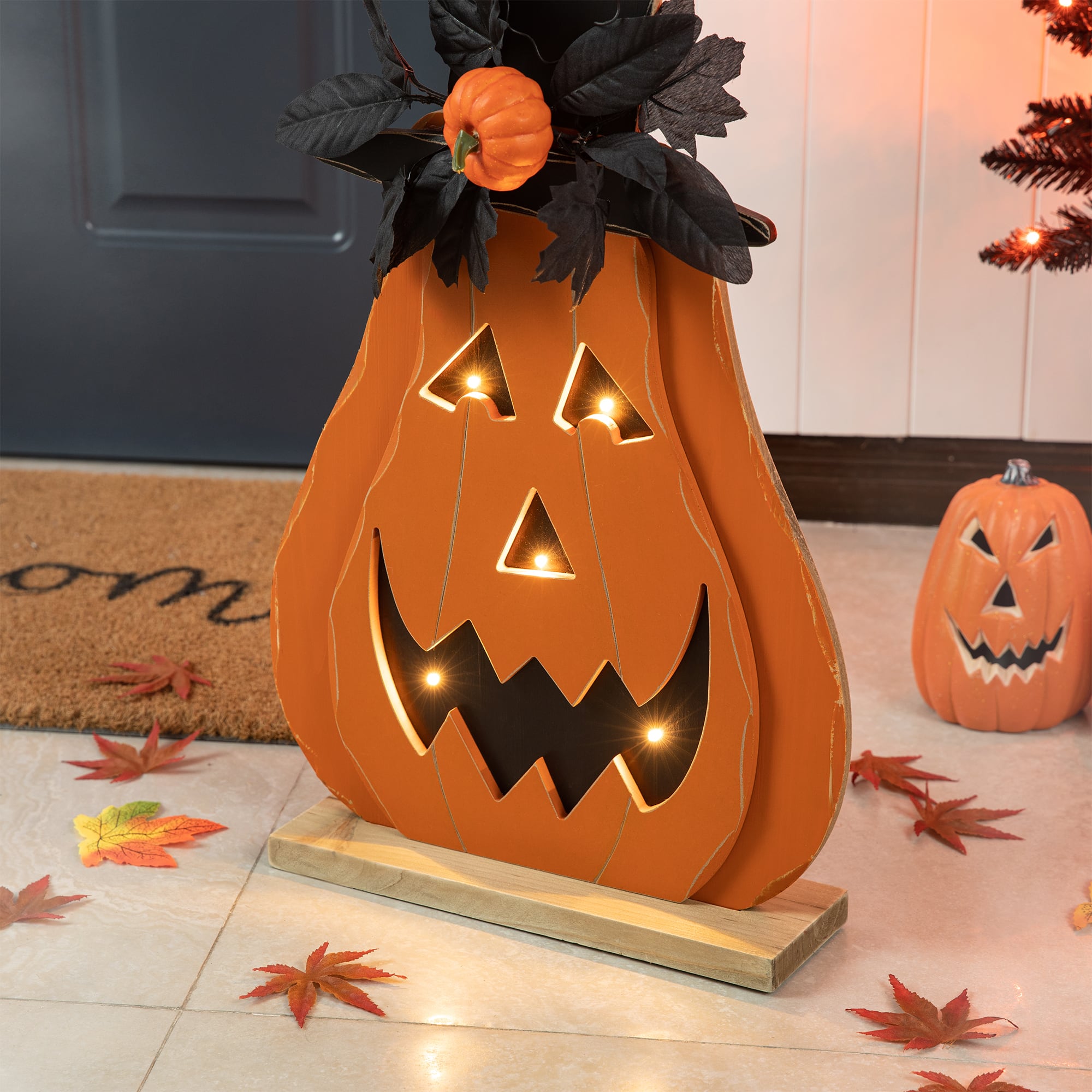 Glitzhome&#xAE; 30&#x22; Halloween Lighted Wood Floral Jack-O&#x27;-Lantern Porch D&#xE9;cor with Timer