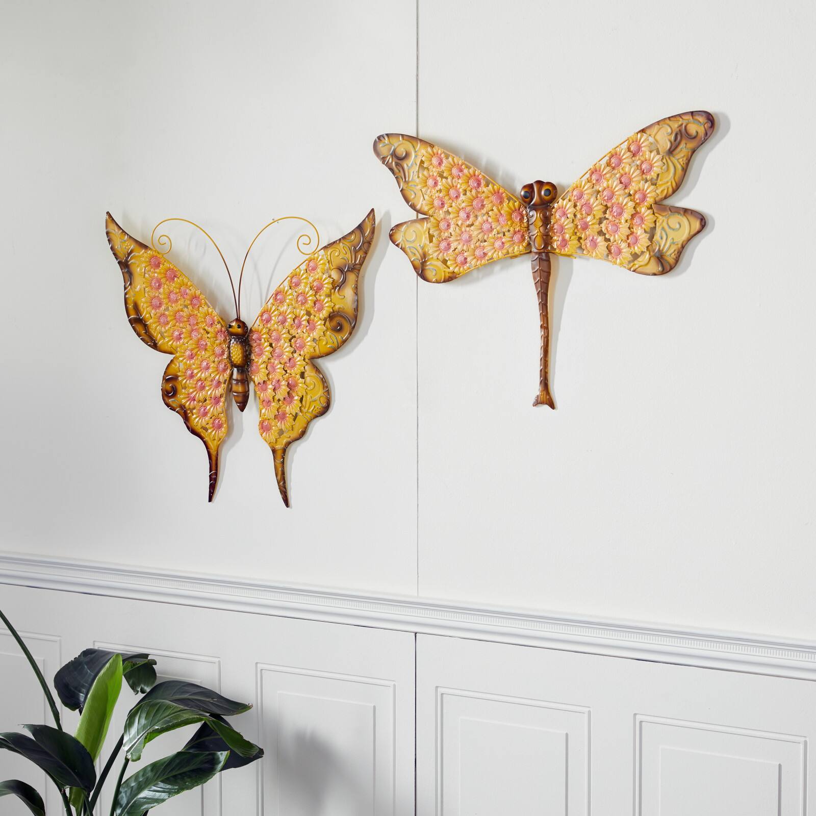 Set of 2 White Metal Farmhouse Garden Wall Decor, 25&#x22;, 27&#x22;