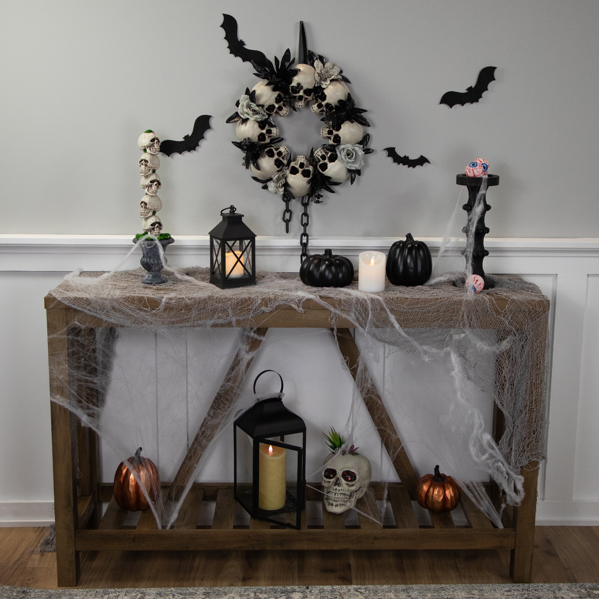 15" Skulls & Chains with Gray Roses Halloween Wreath