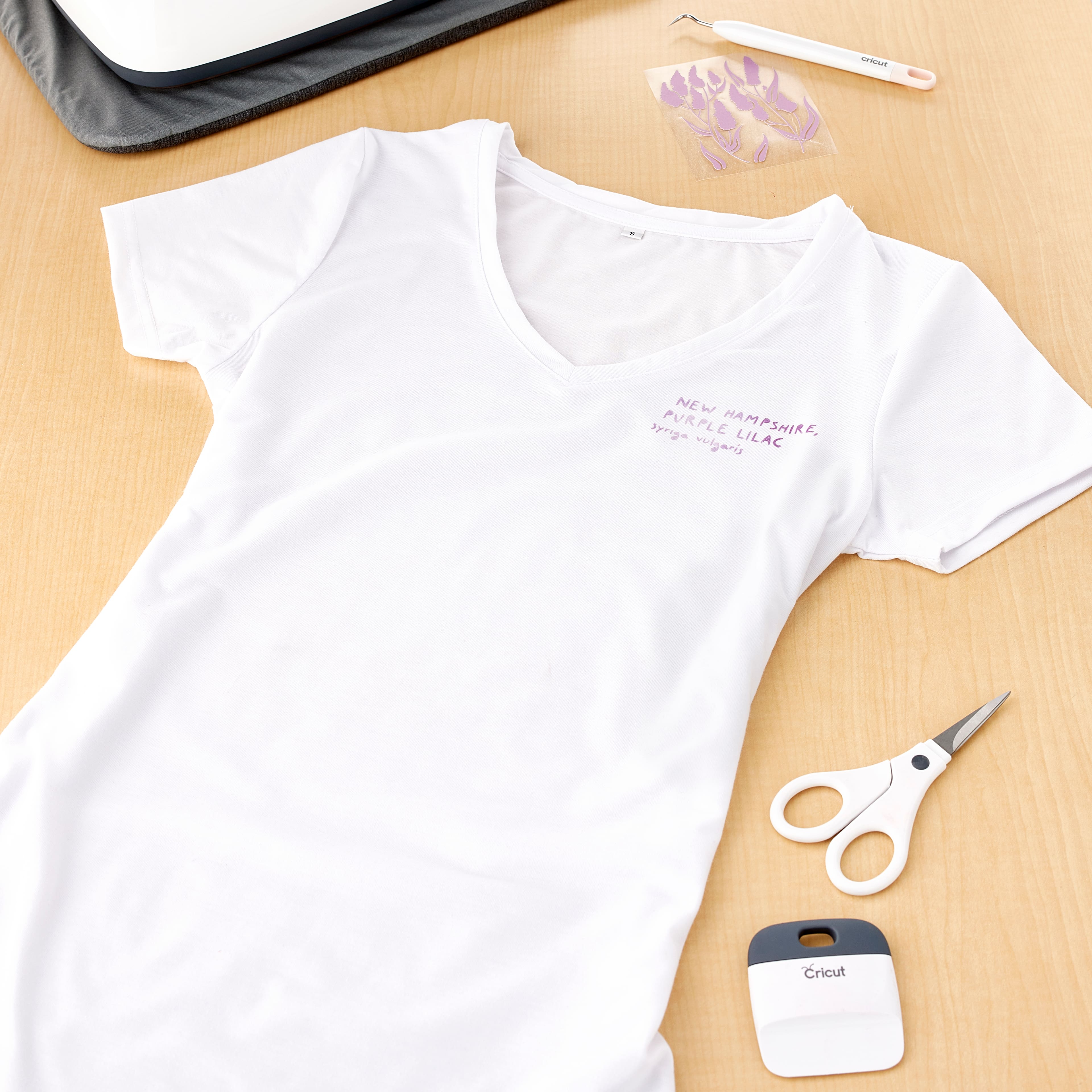 6 Pack: Cricut&#xAE; Women&#x27;s Blank V-Neck T-Shirt