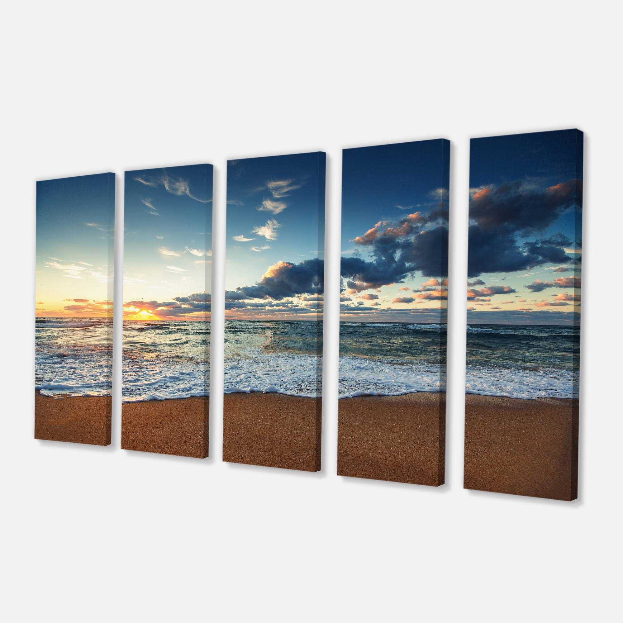 Designart - Sunrise and Glowing Waves in Ocean - Seascape Canvas Art Print