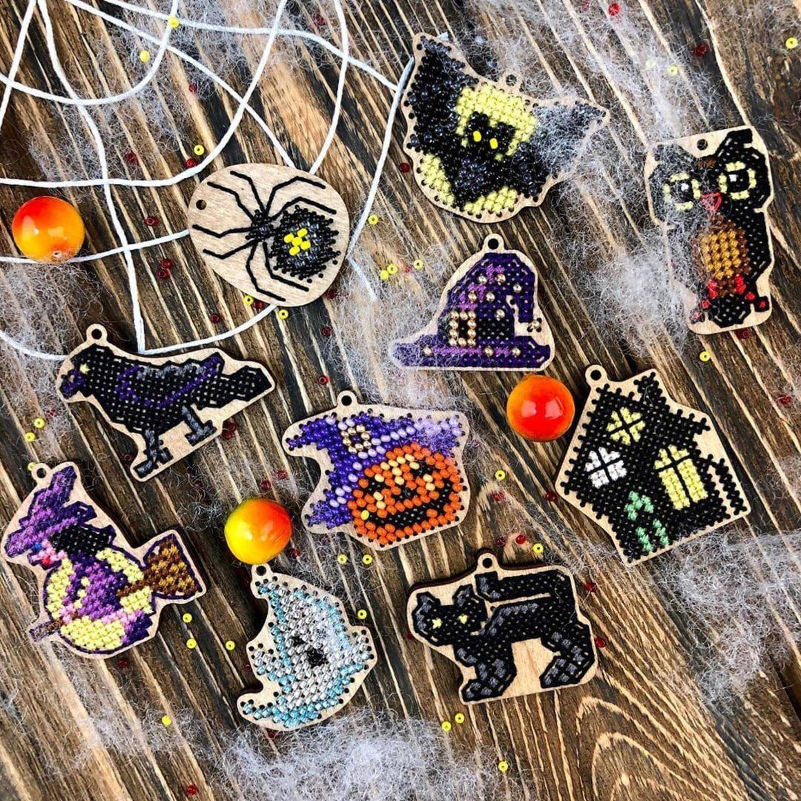 Wonderland Crafts Spooky Embroidery Wood Blanks Set