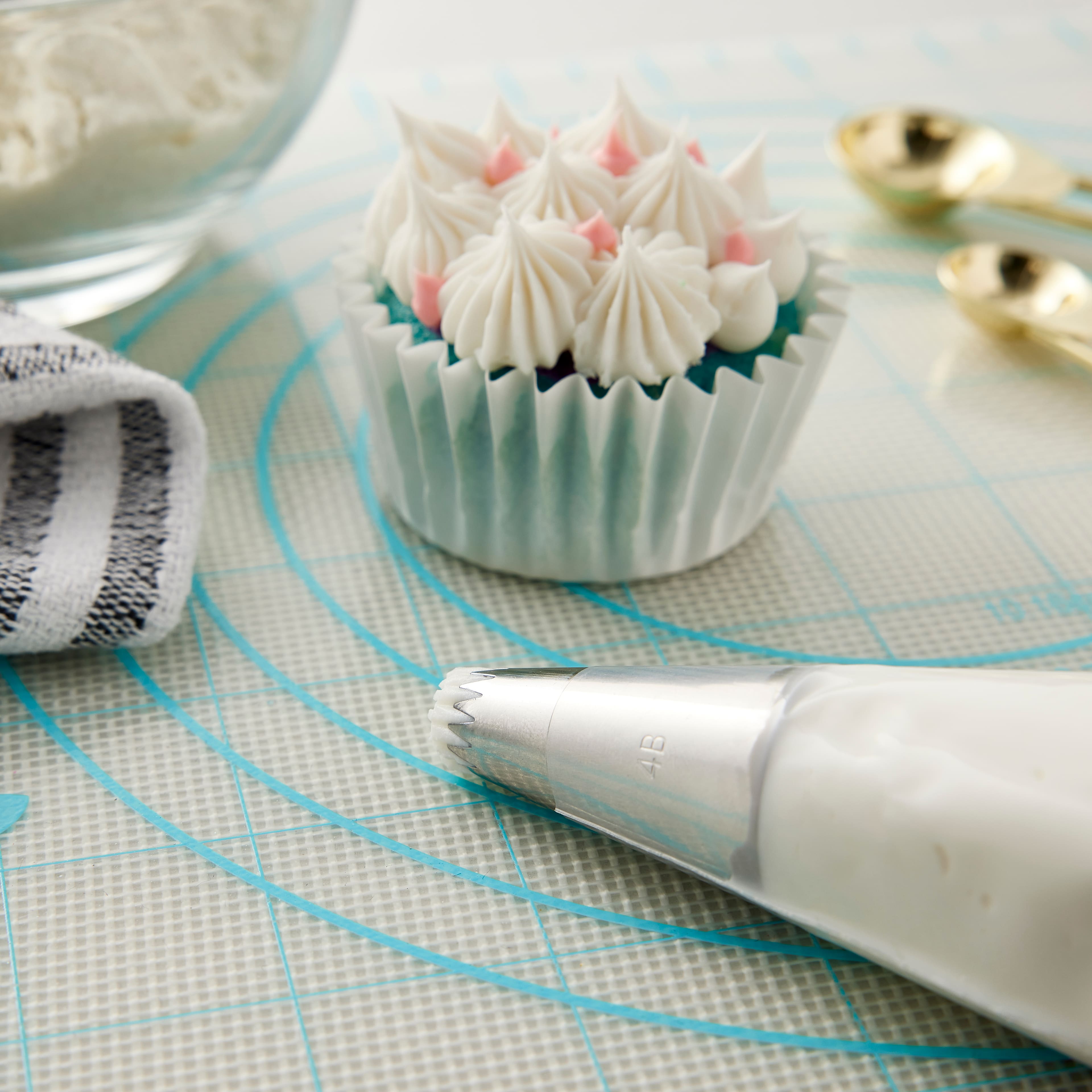 24 Pack: Open Star Decorating Tip 4B by Celebrate It™