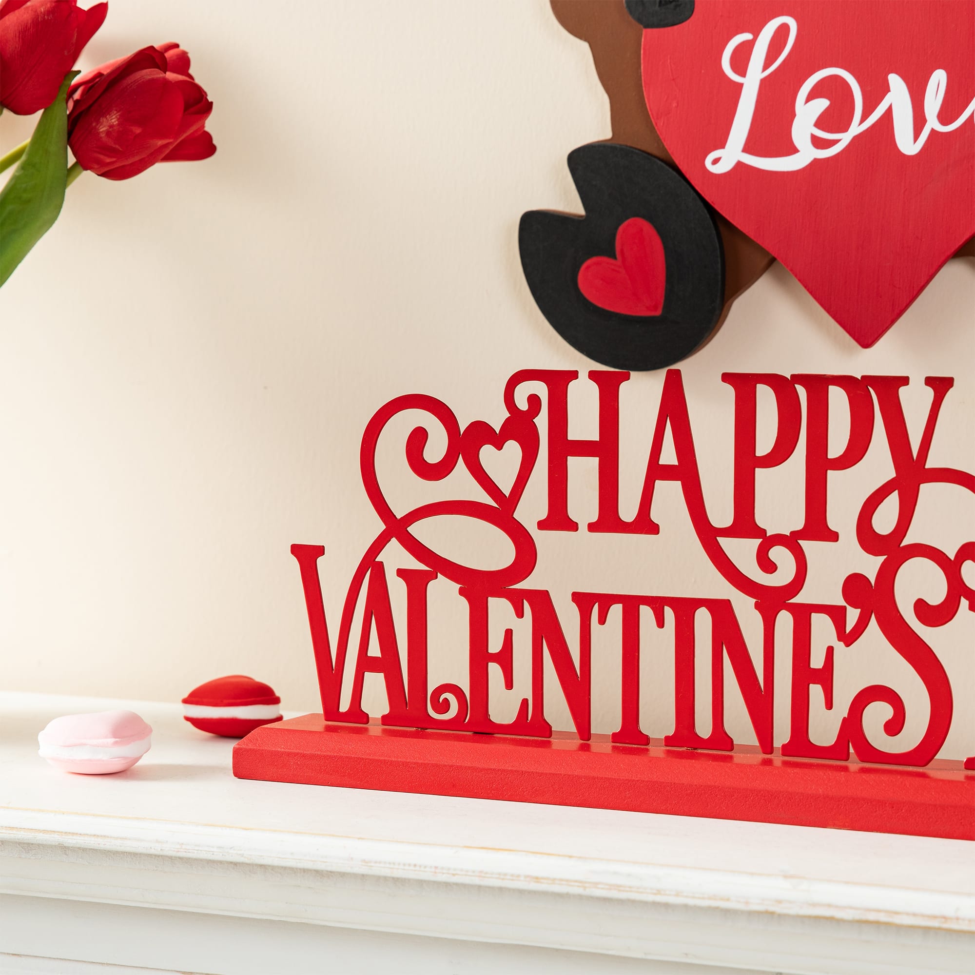 Glitzhome&#xAE; 16&#x22; Wooden &#x26; Metal Happy Valentine&#x27;s Day Table D&#xE9;cor
