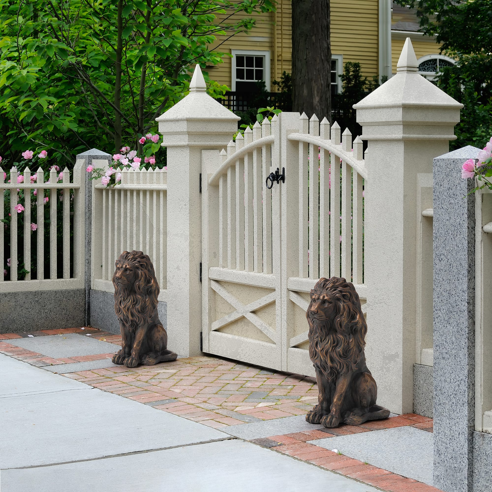 Glitzhome&#xAE; 20.5&#x22; Guardian Sitting Lion Statue Set