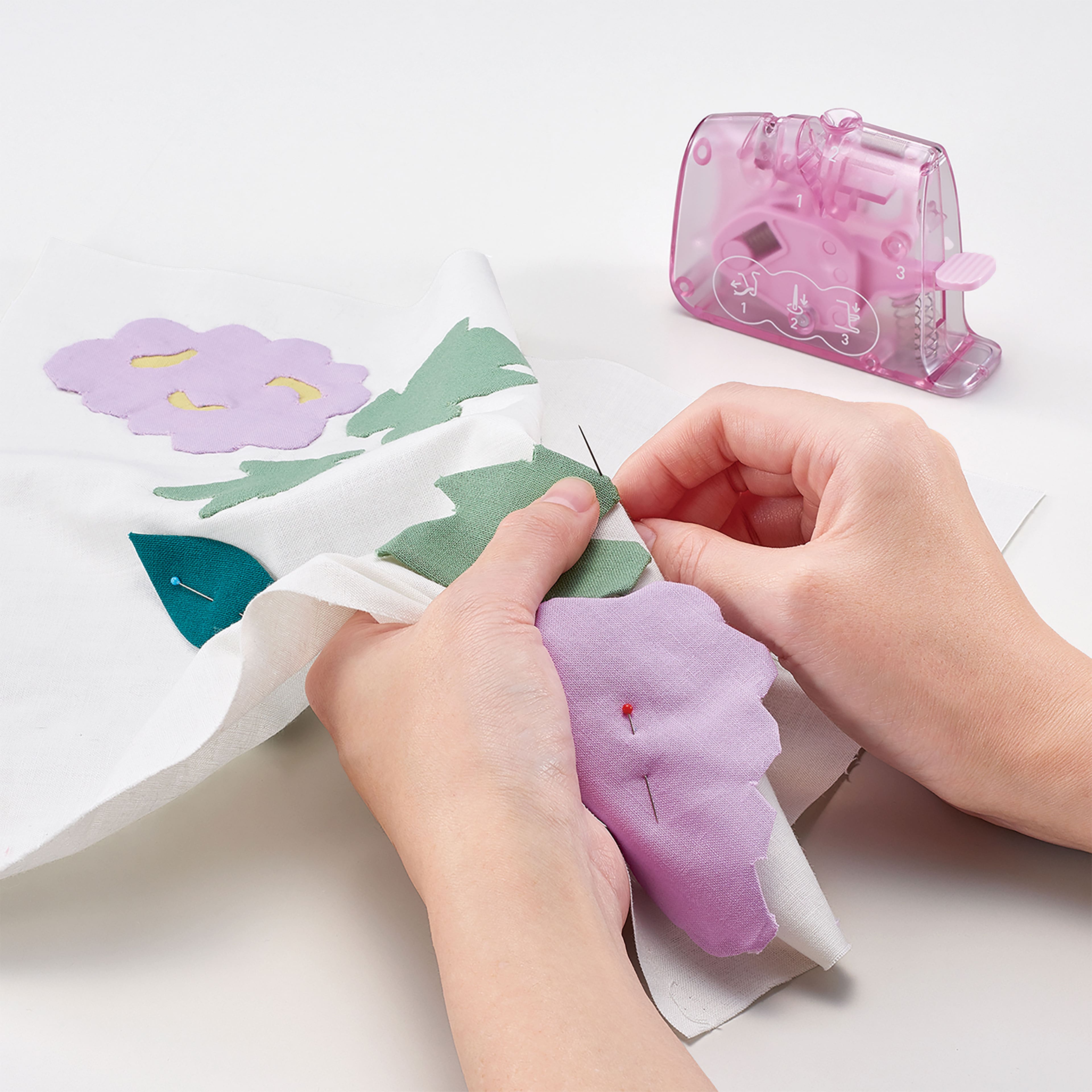 Clover &#x22;Quick&#x22; Desk Needle Threader