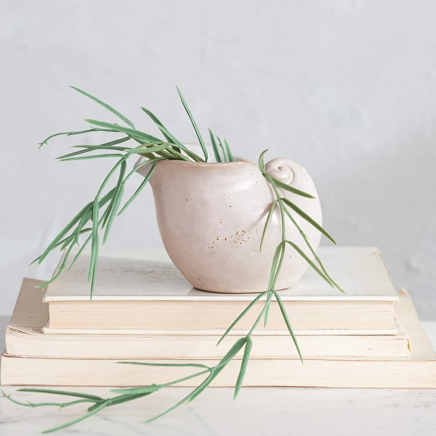 5&#x22; White Stoneware Shell Planter