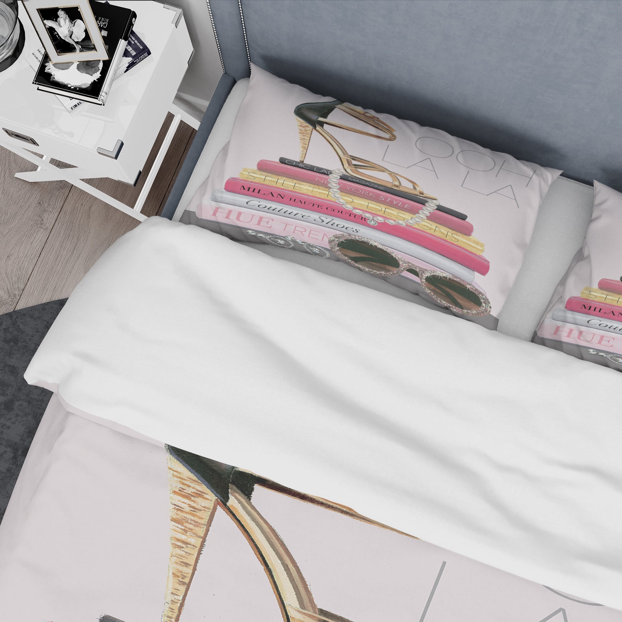 Designart &#x27;Paris Glamourous Gold Style II&#x27; Teenage Bedding Set - Duvet Cover &#x26; Shams