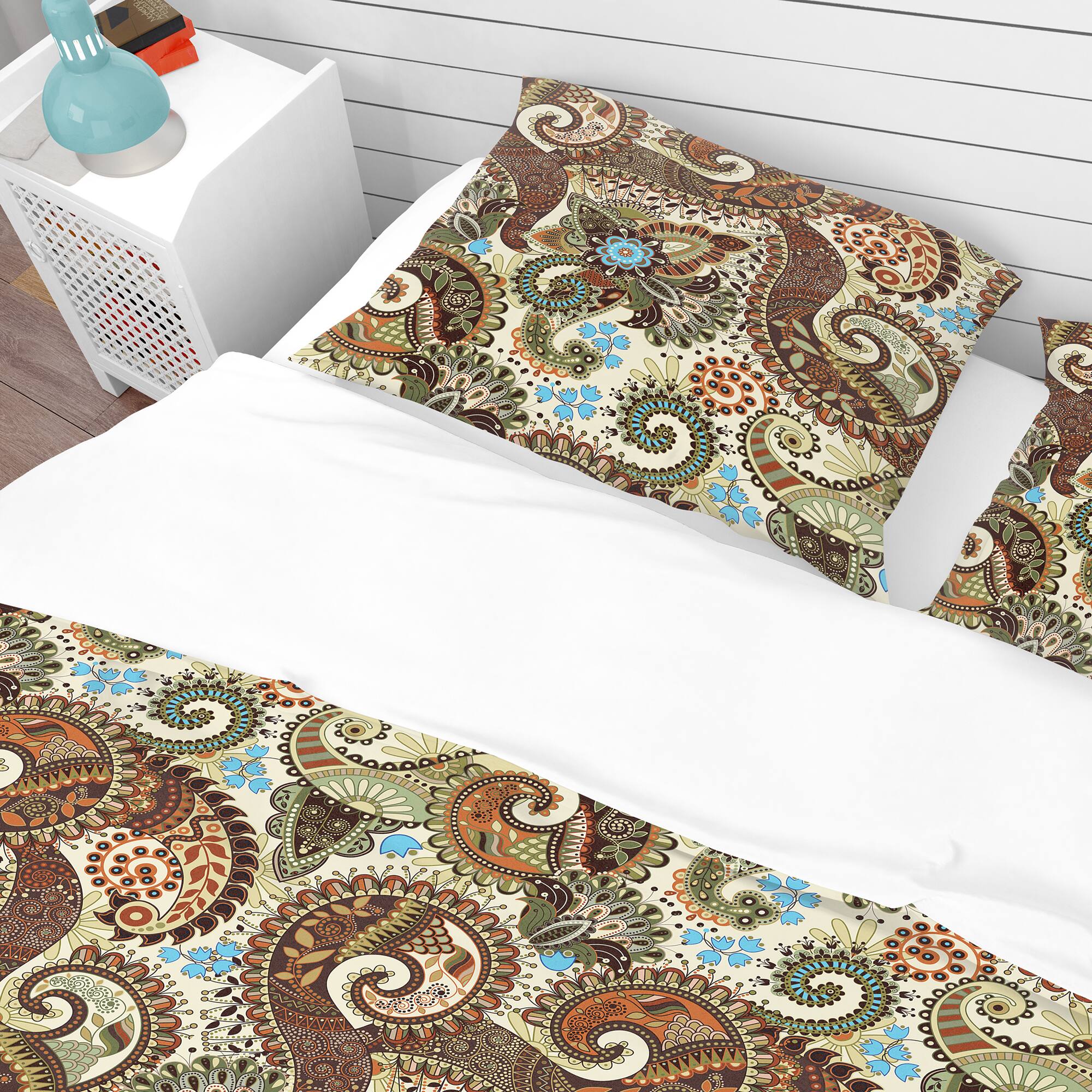 Designart &#x27;Paisley Pattern with Fantasy Background&#x27; Vintage Bedding Set - Duvet Cover &#x26; Shams