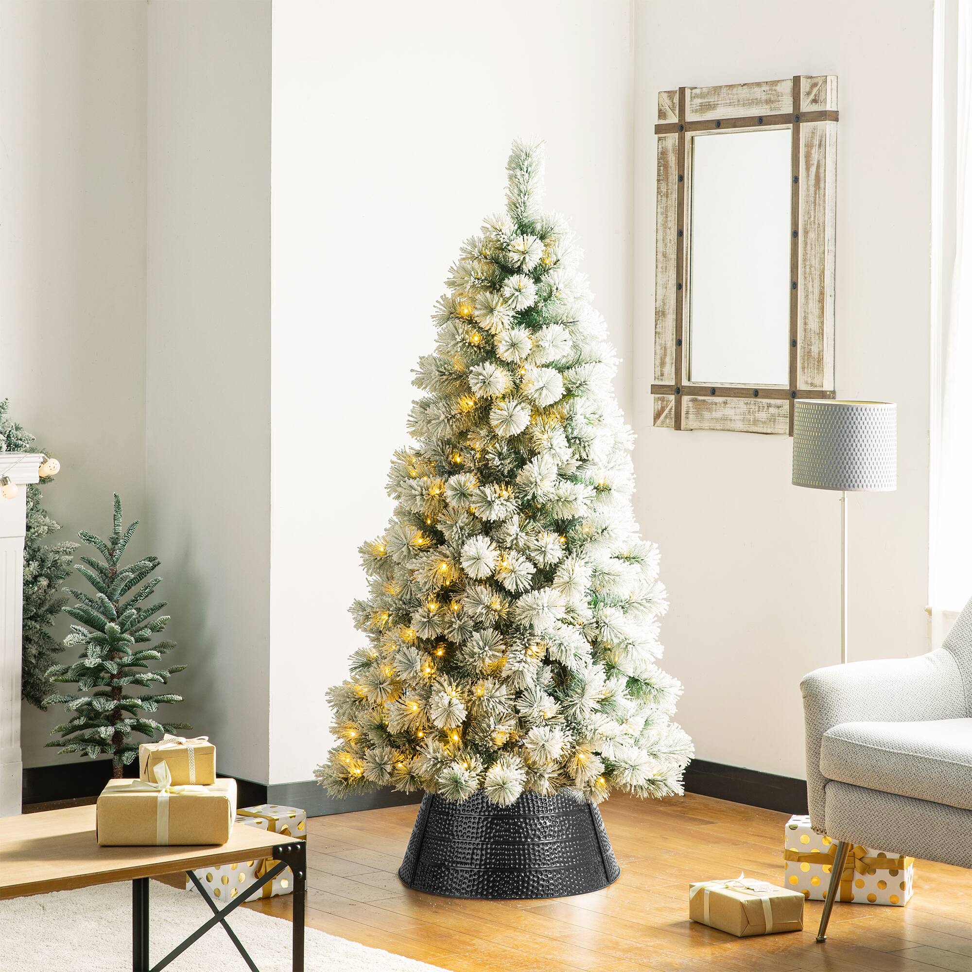 Glitzhome&#xAE; 22&#x22; Hammered Metal Tree Collar