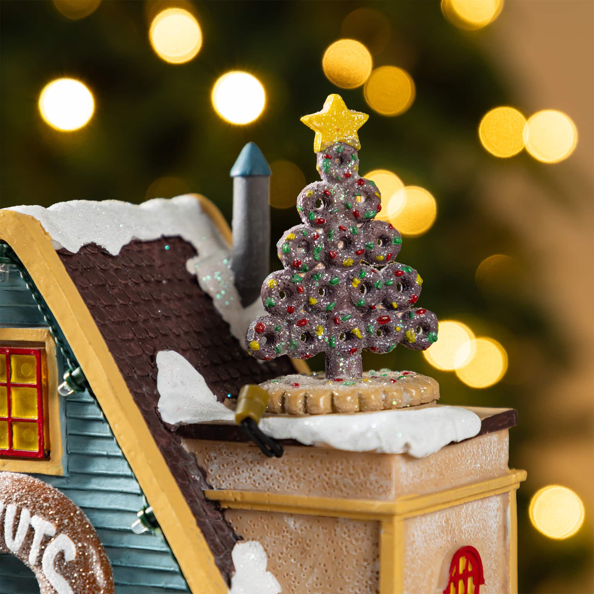 Glitzhome&#xAE; 10.25&#x22; Lighted Christmas Donuts &#x26; Coffee Shop Resin Village with Movement and Music