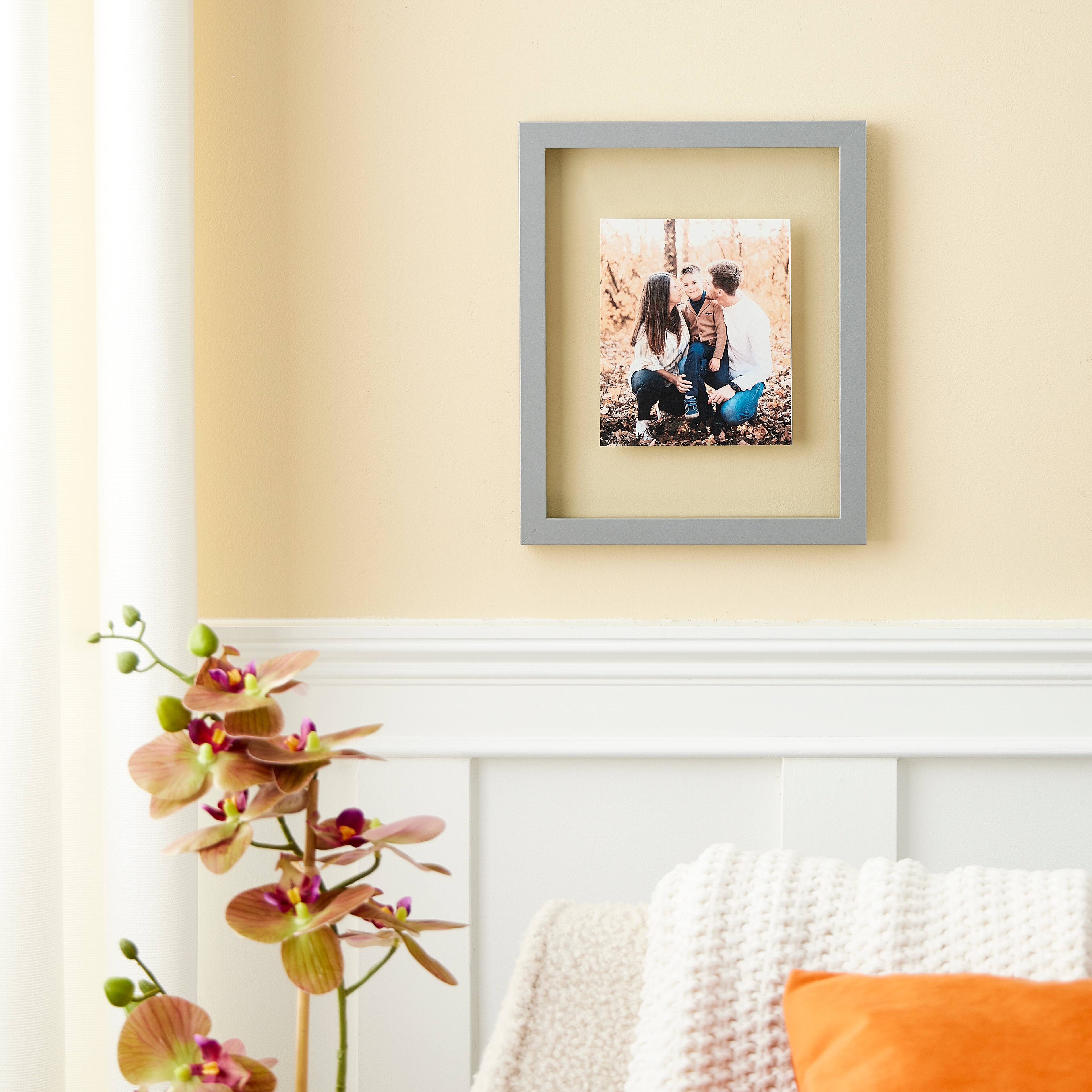 Grey Float Frame by Studio Décor®