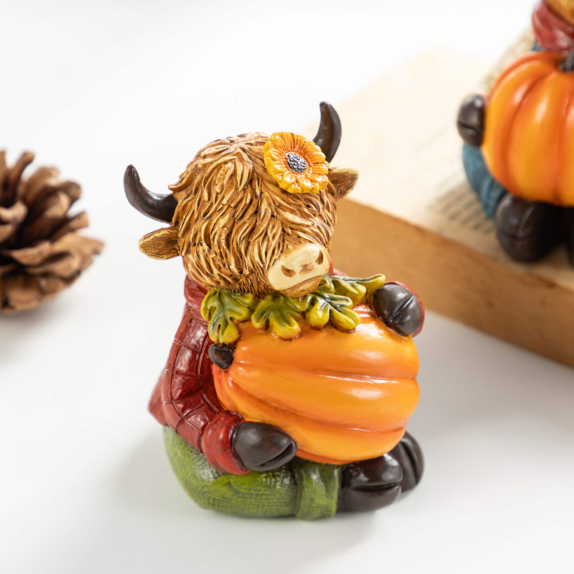 Glitzhome&#xAE; 4.25&#x22; Fall Resin Highland Cow Table Decor Set