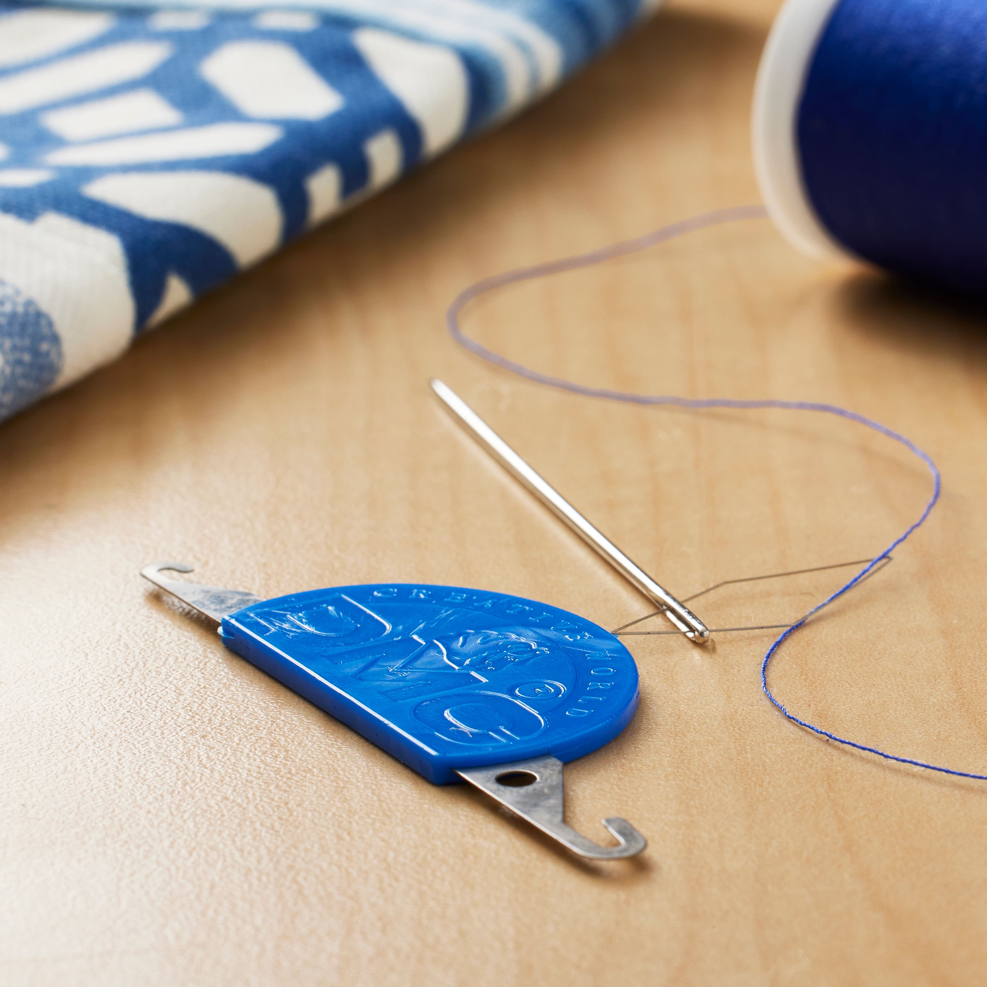 DMC® Needle Threader