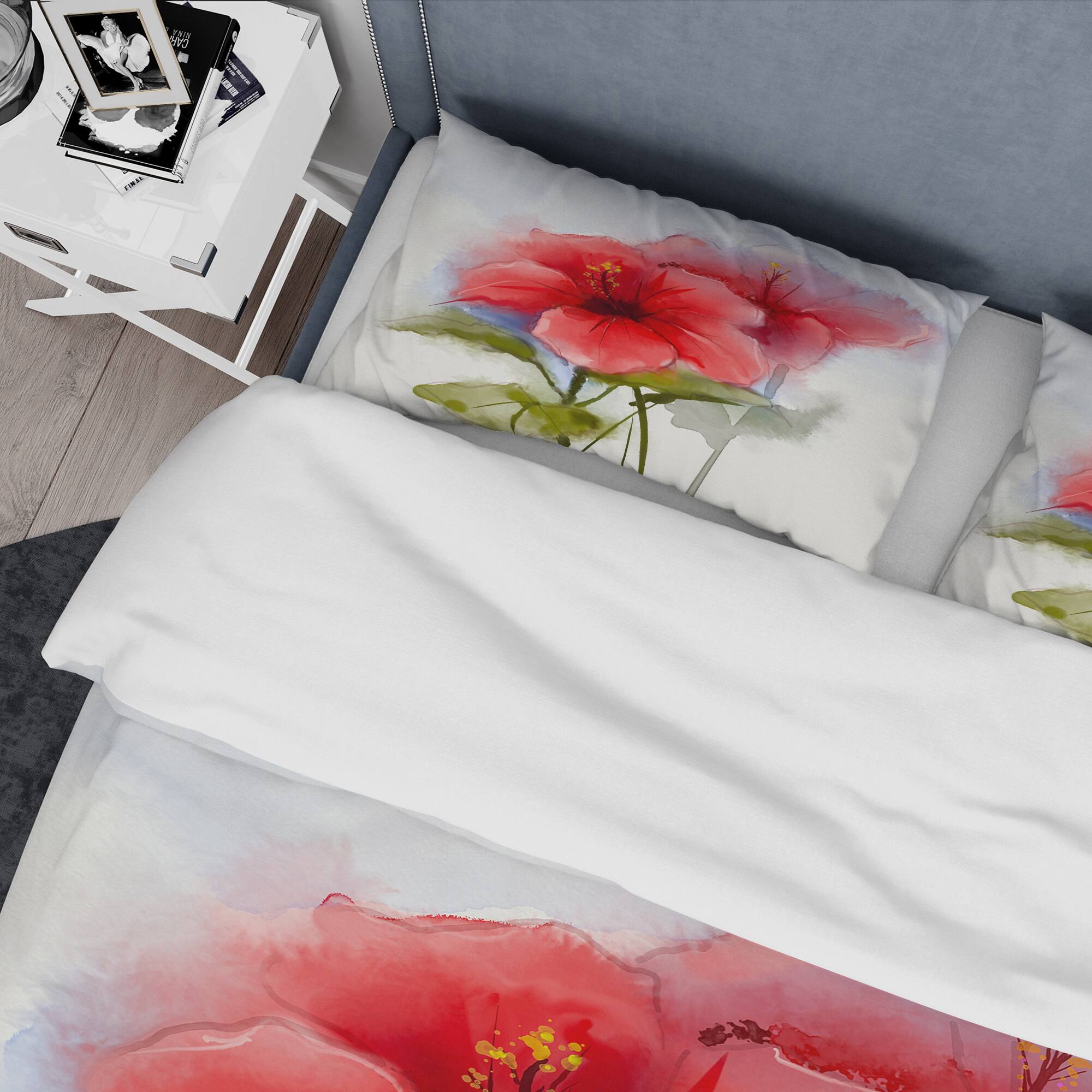 Designart &#x27;Watercolor Painting Red Hibiscus Flower&#x27; Traditional Bedding Set - Duvet Cover &#x26; Shams