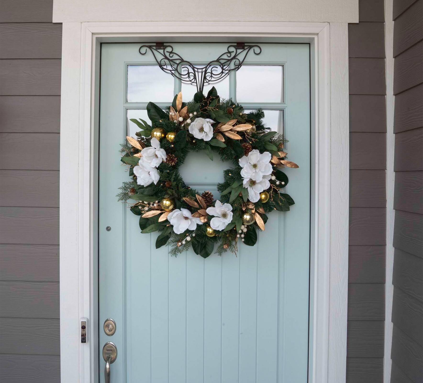30&#x22; Pre-Lit White &#x26; Gold Magnolia Christmas Wreath