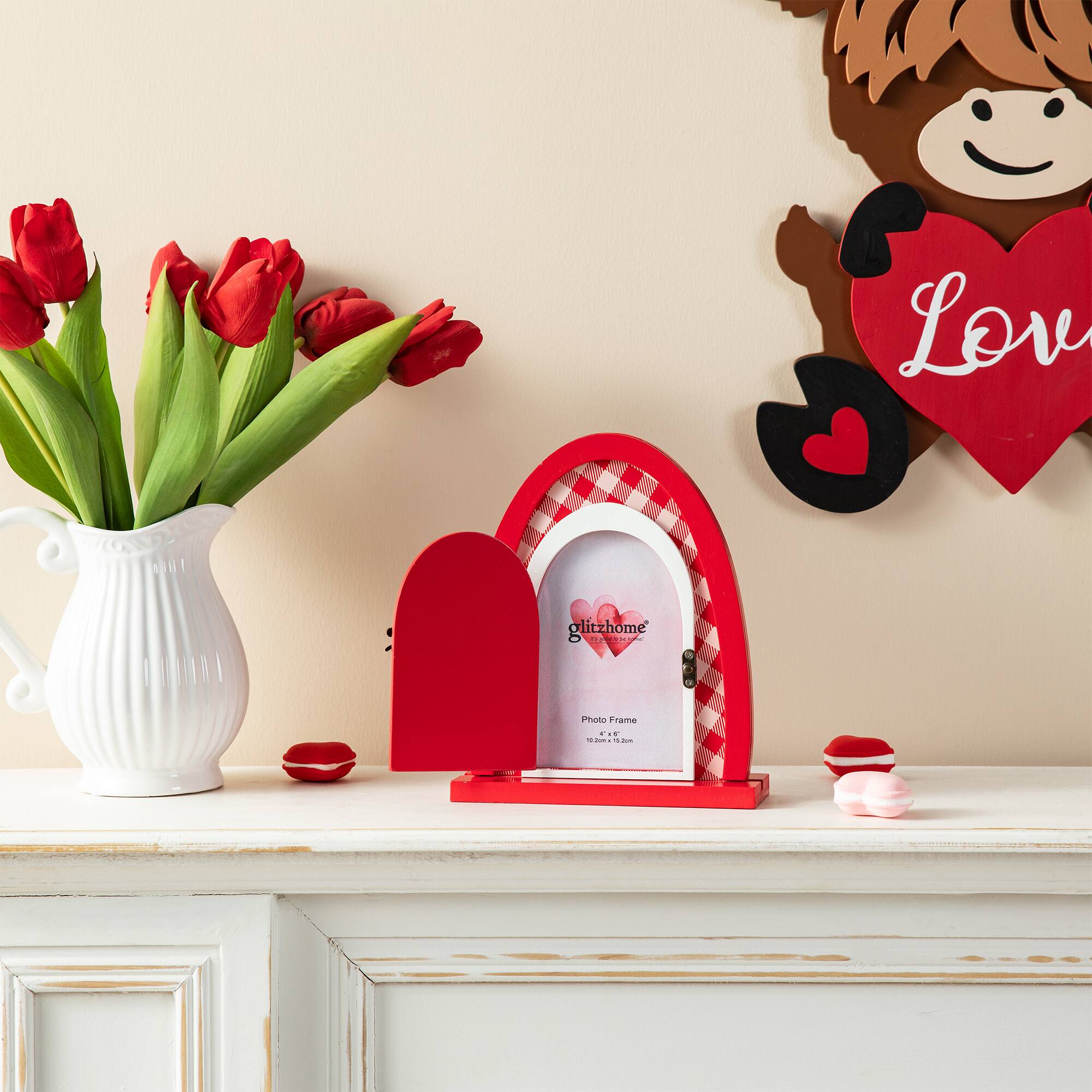 Glitzhome&#xAE; 8.5&#x22; Valentine&#x27;s Wooden Door-Shaped Photo Frame Table D&#xE9;cor