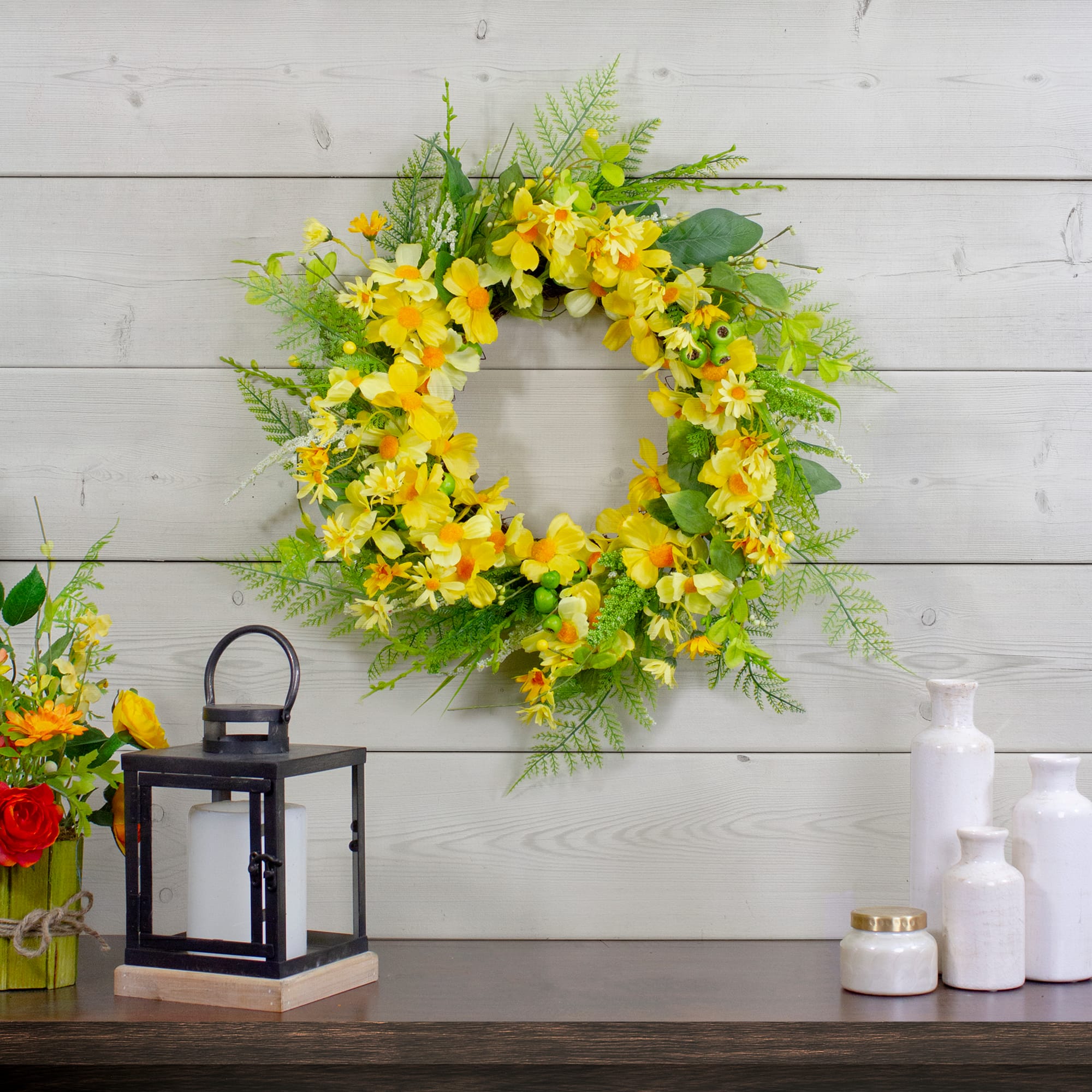 23&#x22; Yellow &#x26; Green Daisy &#x26; Berry Floral Spring Wreath