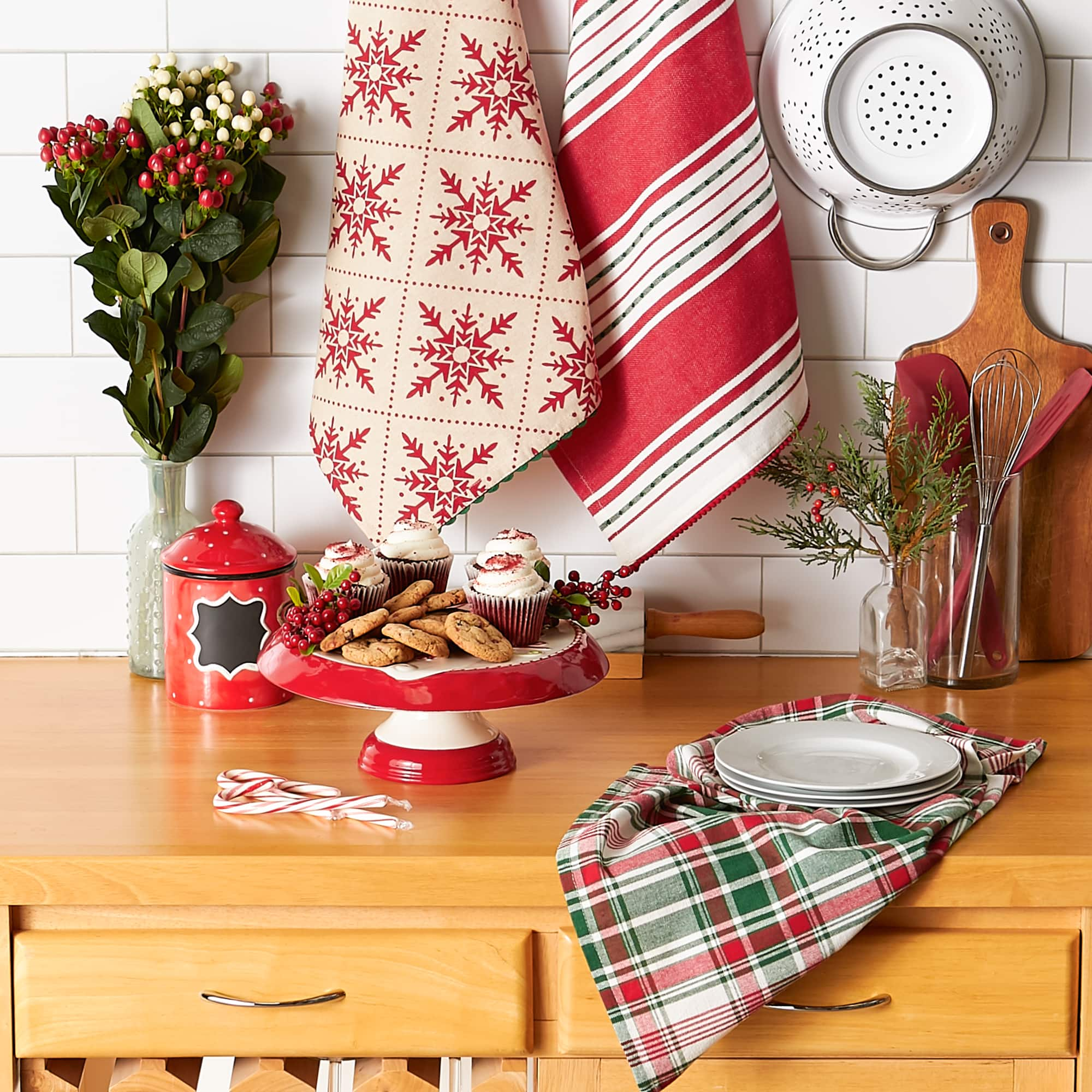 DII&#xAE; Assorted Scandinavian Snowflakes Dishtowel Set