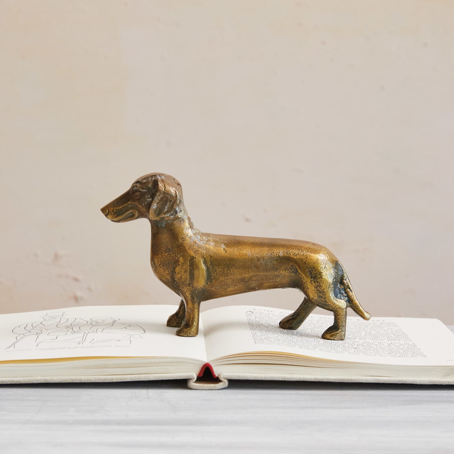 Hello Honey&#xAE; 6.5&#x22; Antique Brass Dachshund Cast Aluminum Tabletop D&#xE9;cor
