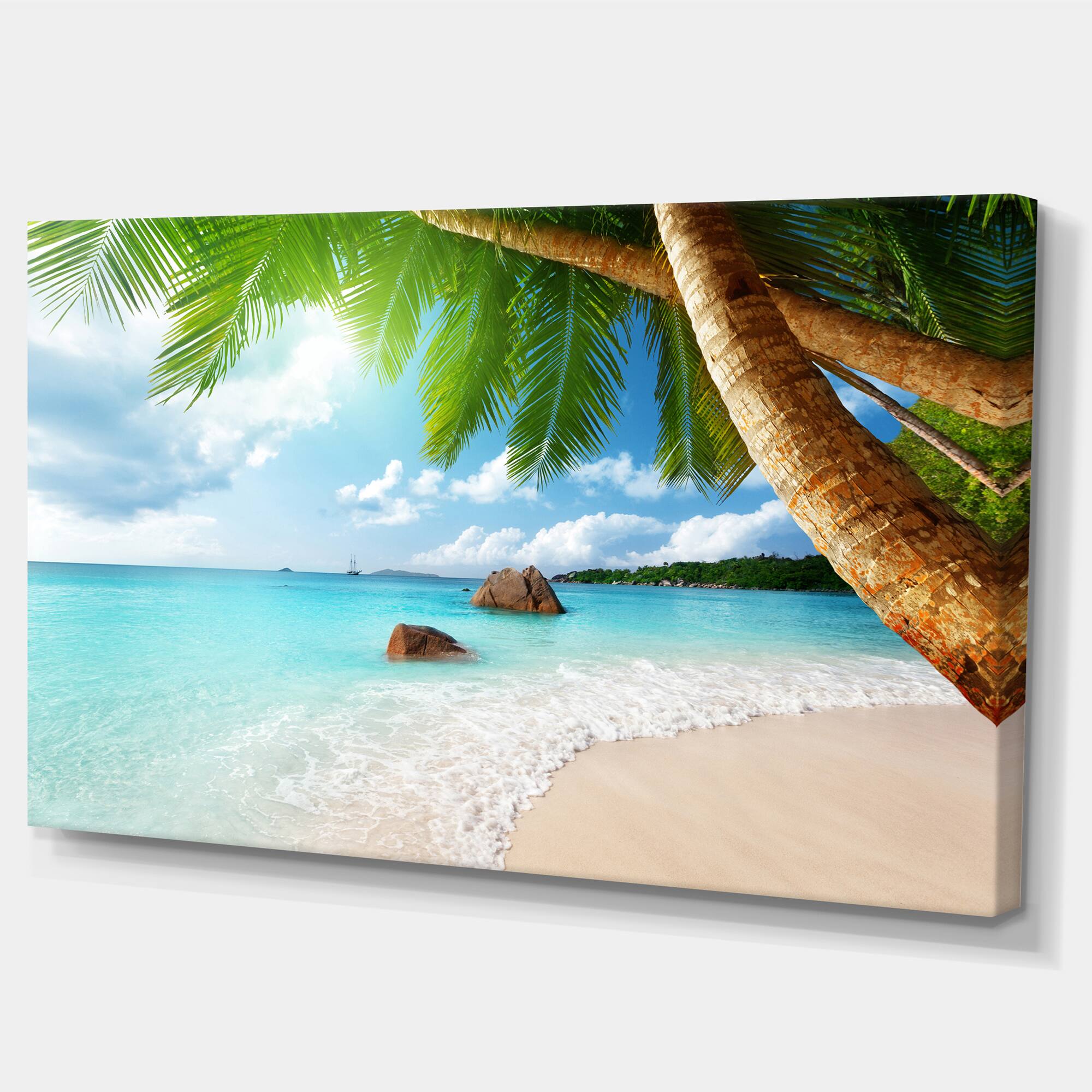 Designart - Praslin Island Seychelles Beach - Seashore Photo Canvas Print