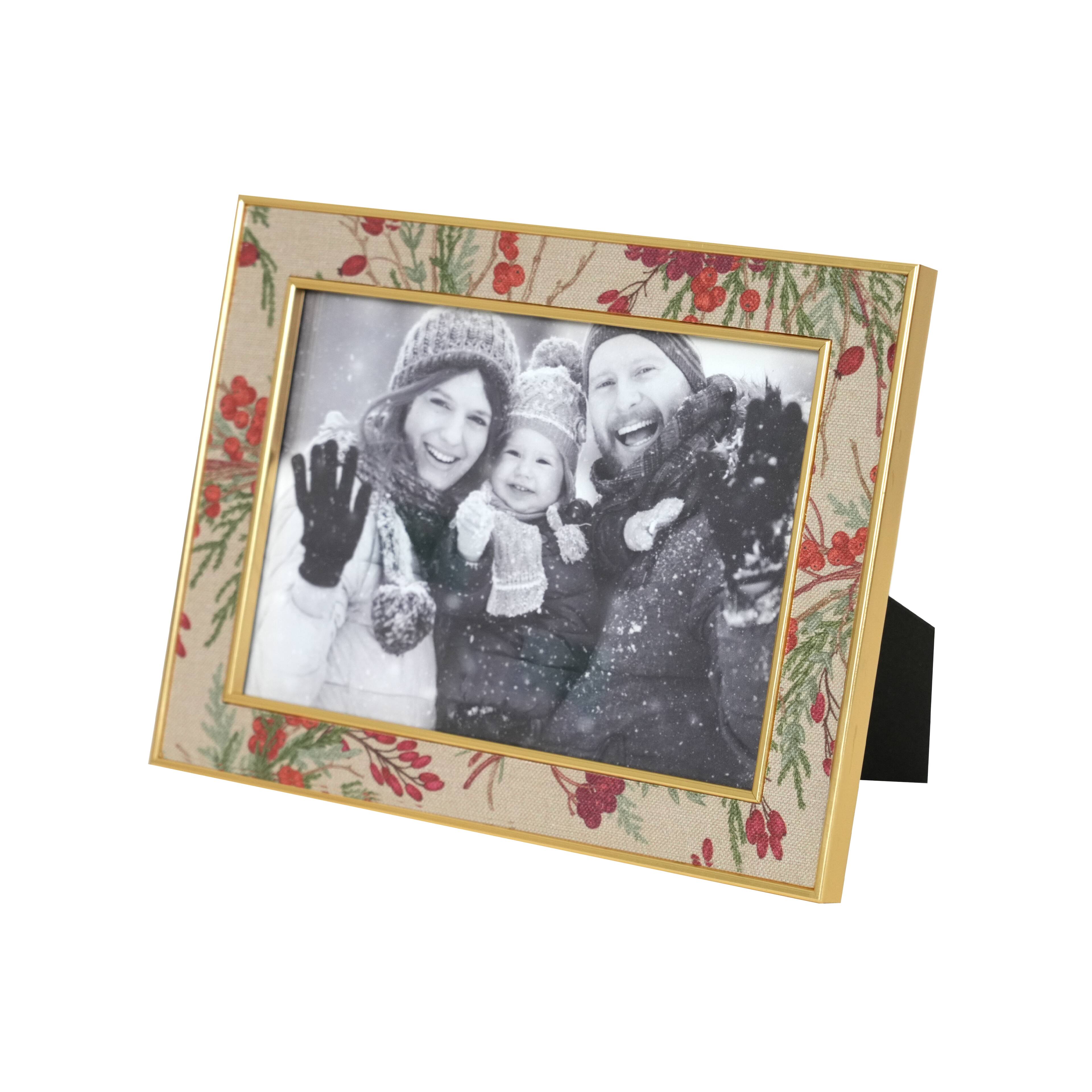 5&#x22; x 7&#x22; Holiday Pattern with Gold Edges Plastic Frame by Studio D&#xE9;cor&#xAE;