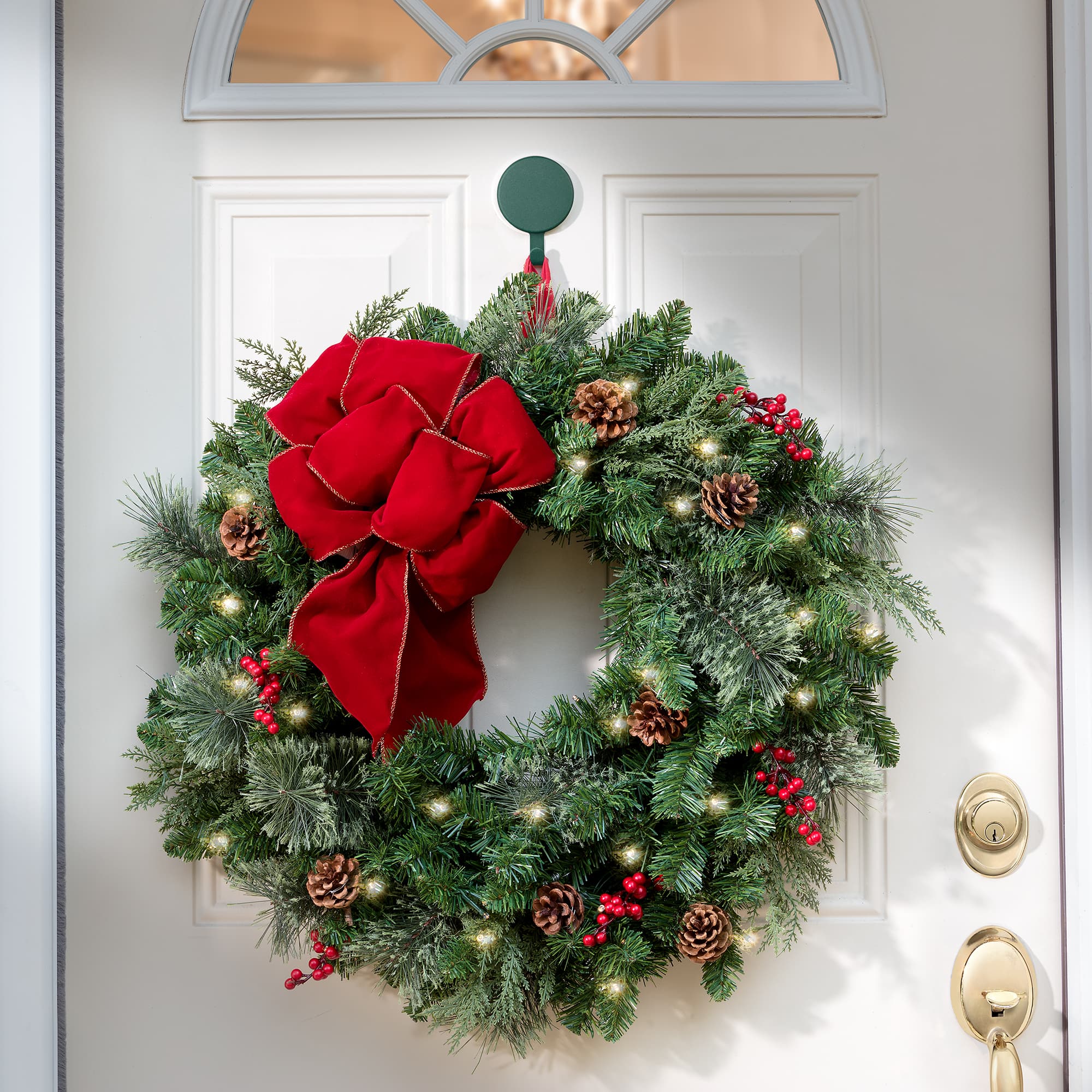 Haute Decor Attract&#x2122; Green Magnetic Wreath Hanger