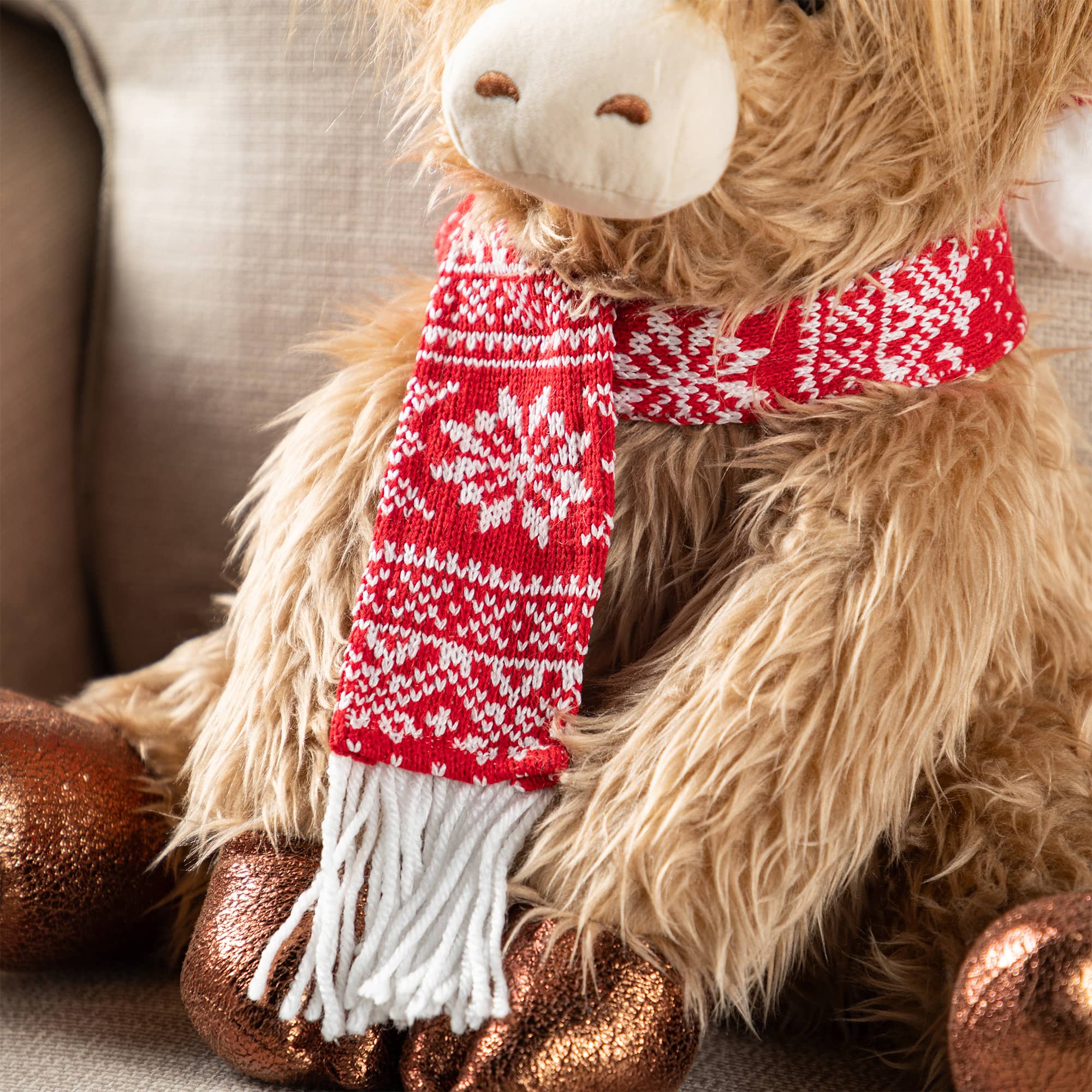 Glitzhome&#xAE; 15.25&#x22;L Christmas Fabric Highland Cow