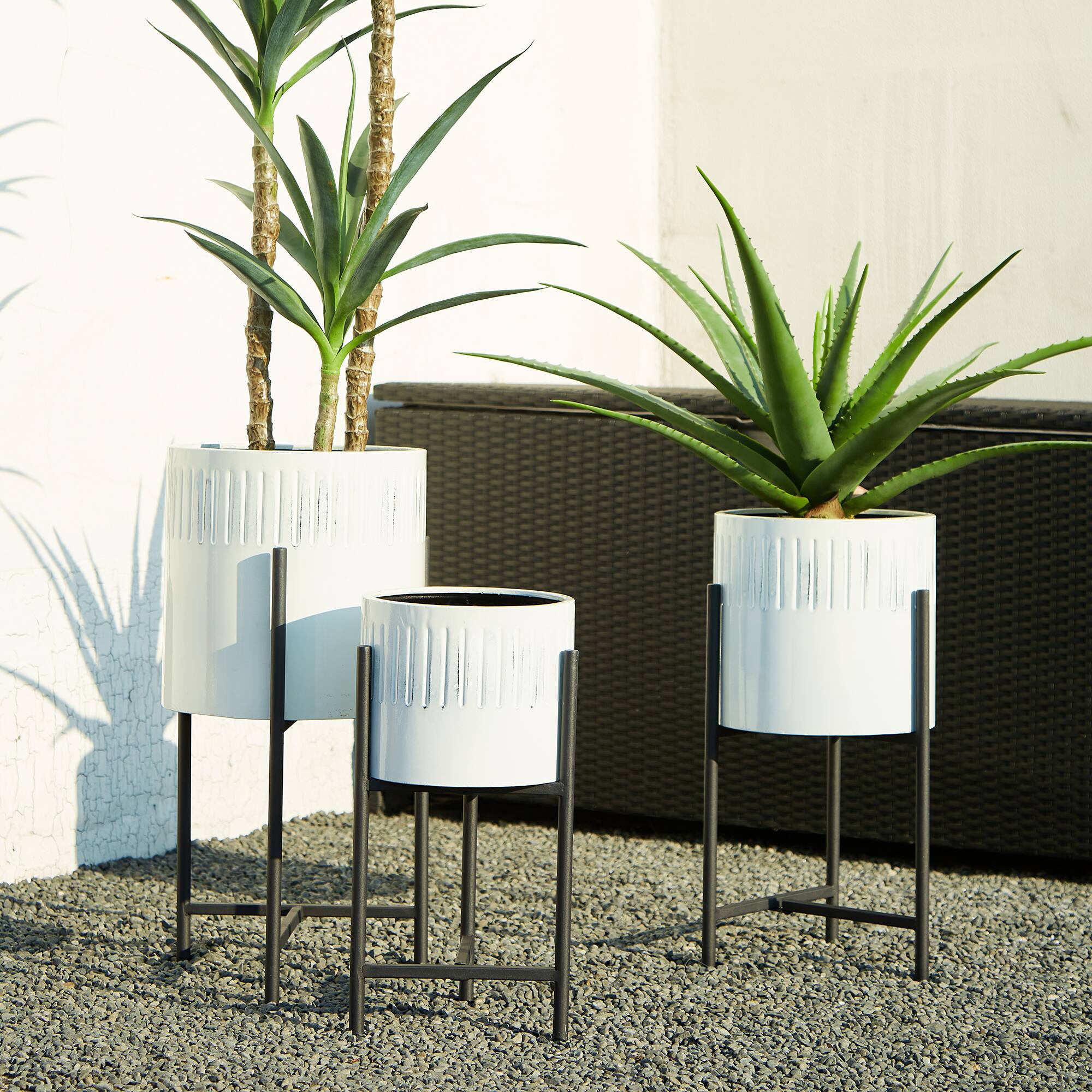 Glitzhome® Whitewashed Metal Plant Stand Set