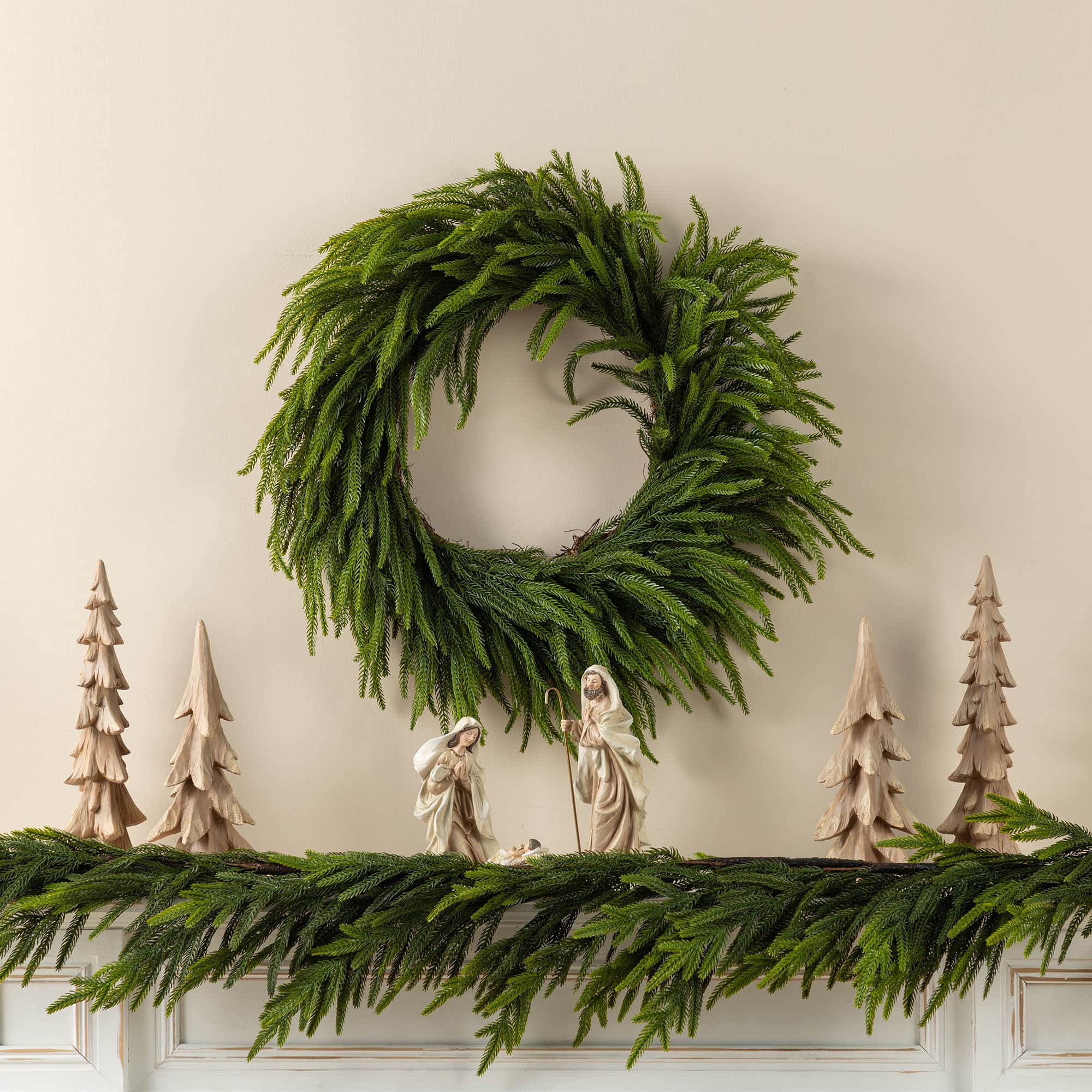 Glitzhome&#xAE; 28&#x22;D Christmas Greenery PE Wreath