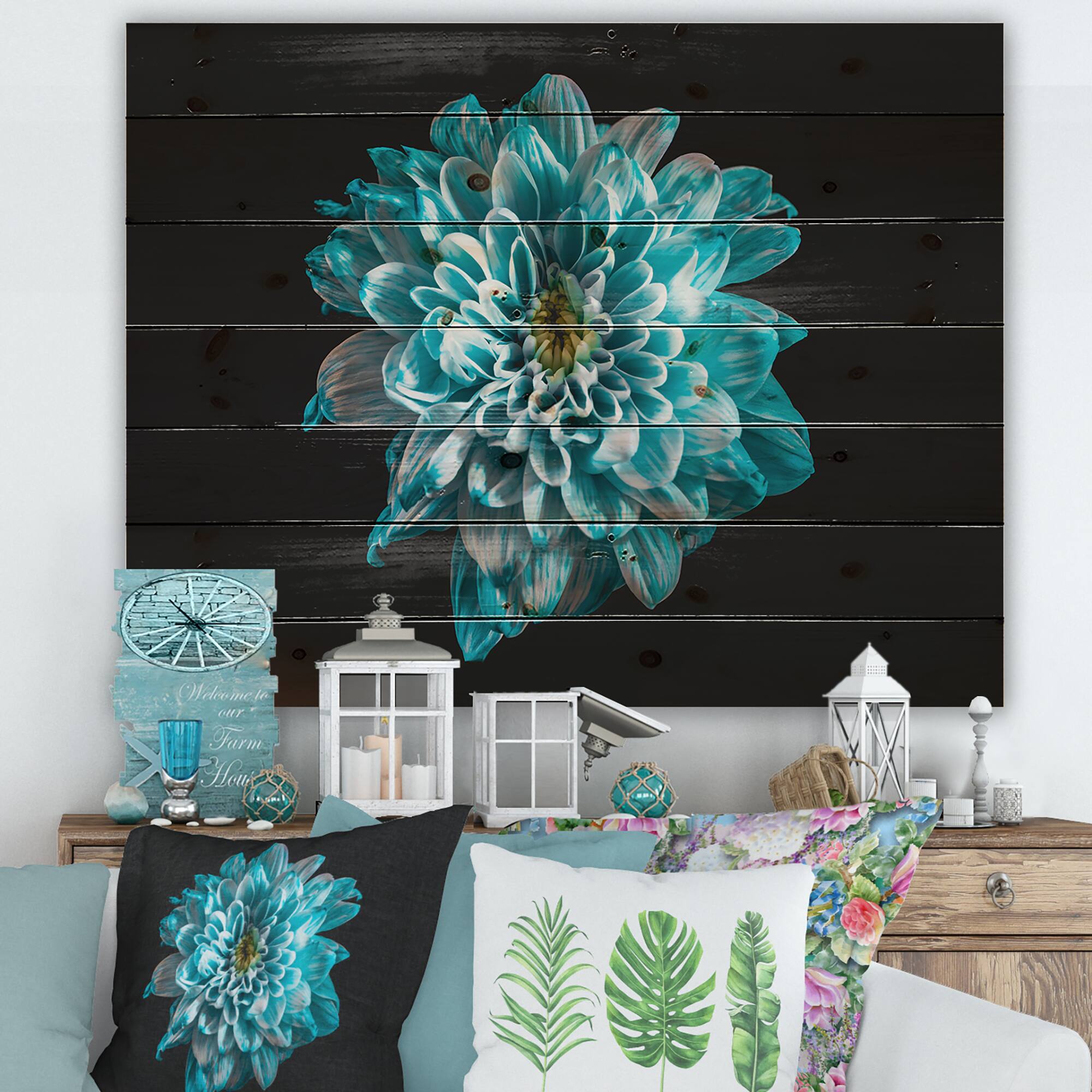 Designart - Close Up Of Flower With Blue and White Petals - Traditional Print on Natural Pine Wood