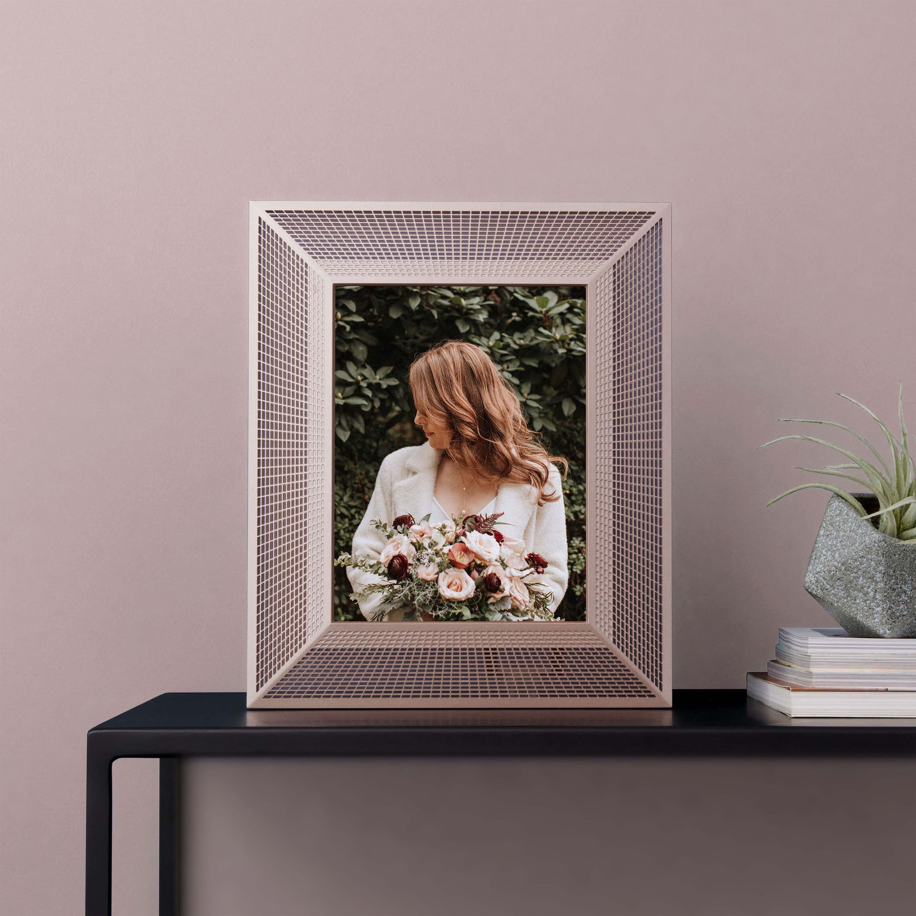 Aura Frames Platinum Rose Smith Frame with Speaker