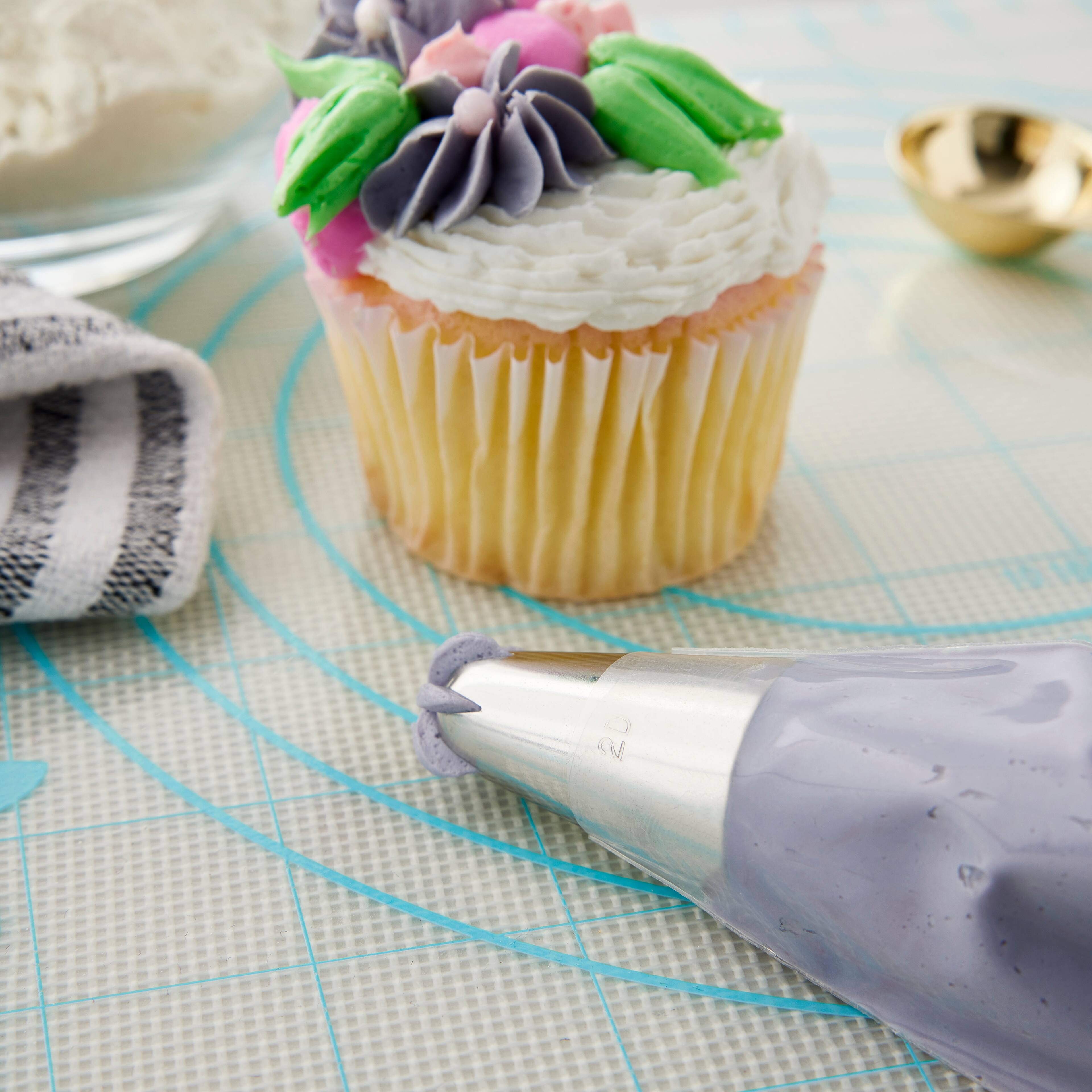 24 Pack: Drop Flower Decorating Tip No. 2D by Celebrate It™