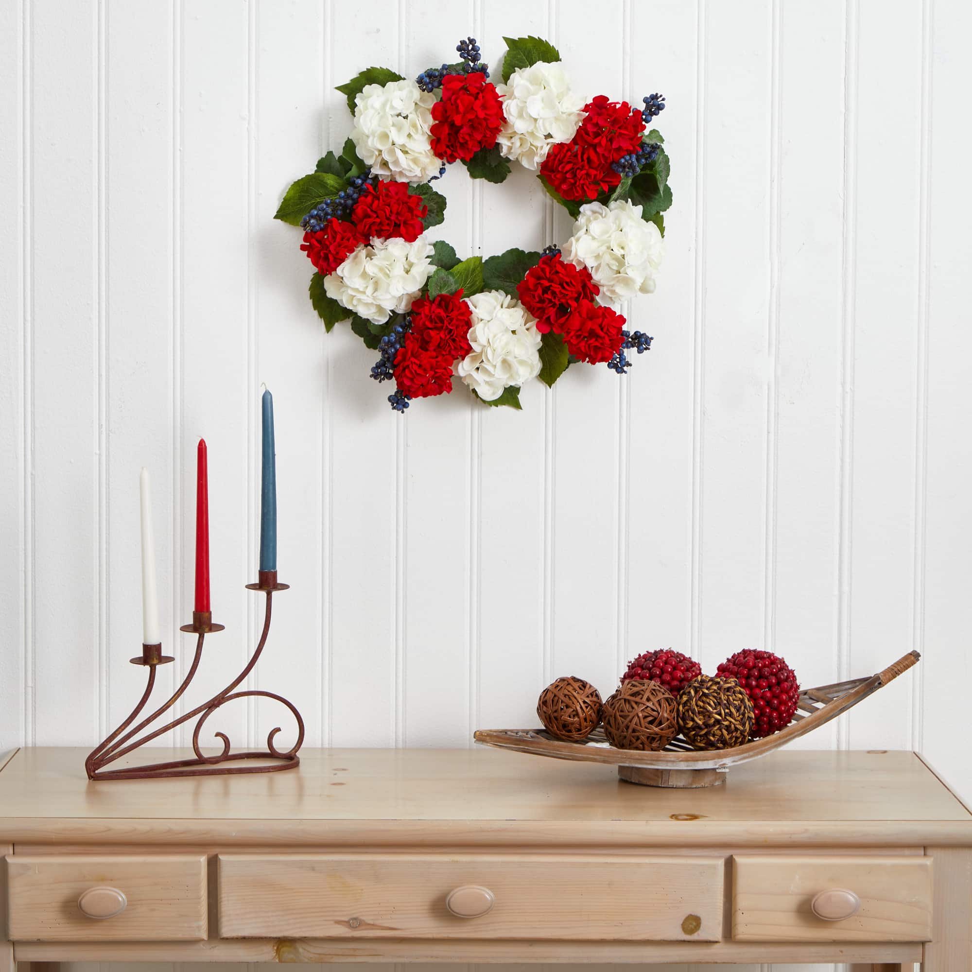 21&#x27;&#x27; White &#x26; Red Geranium with Blueberry Wreath
