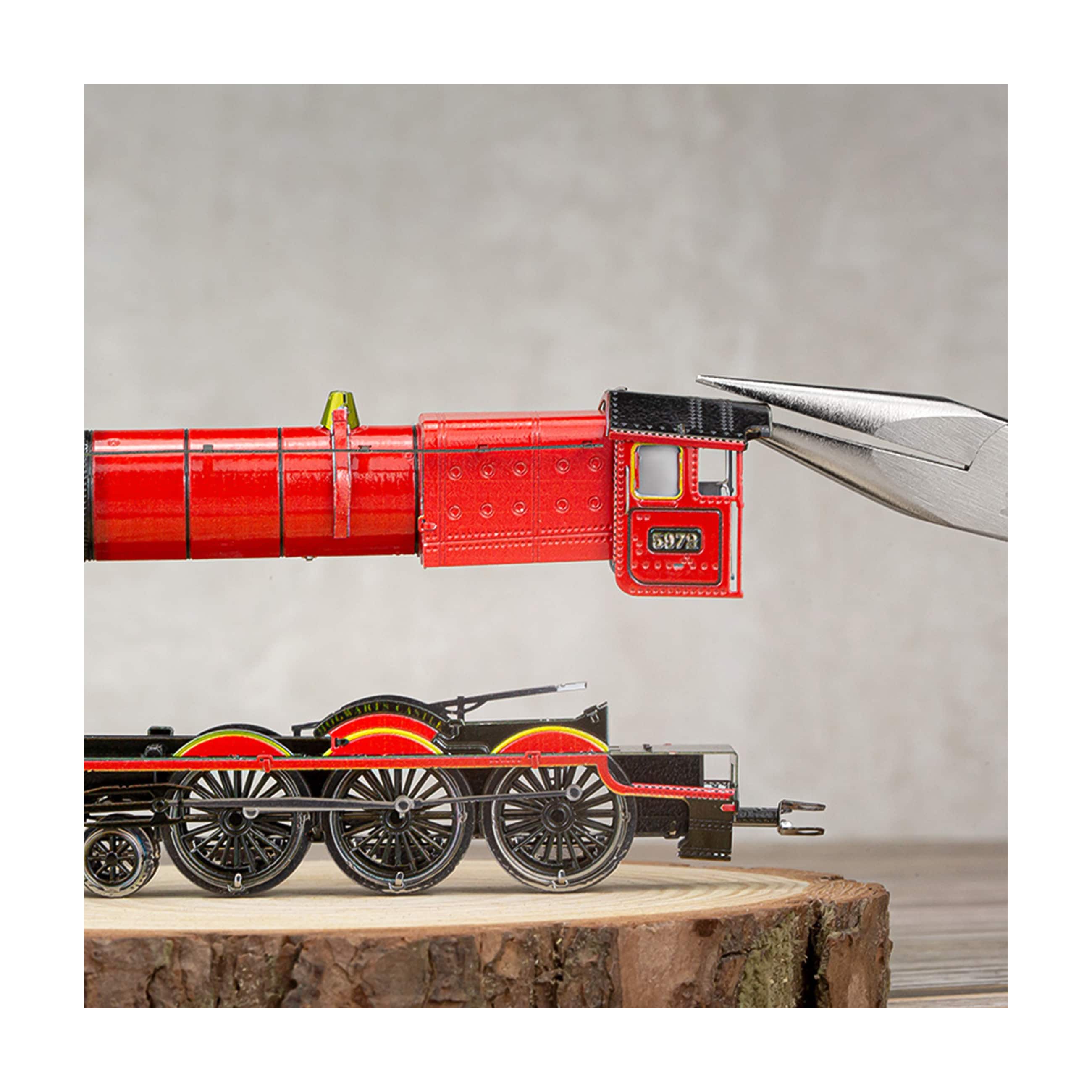 Metal Earth 3D Metal Model Kit - Harry Potter Hogwarts Express with Track