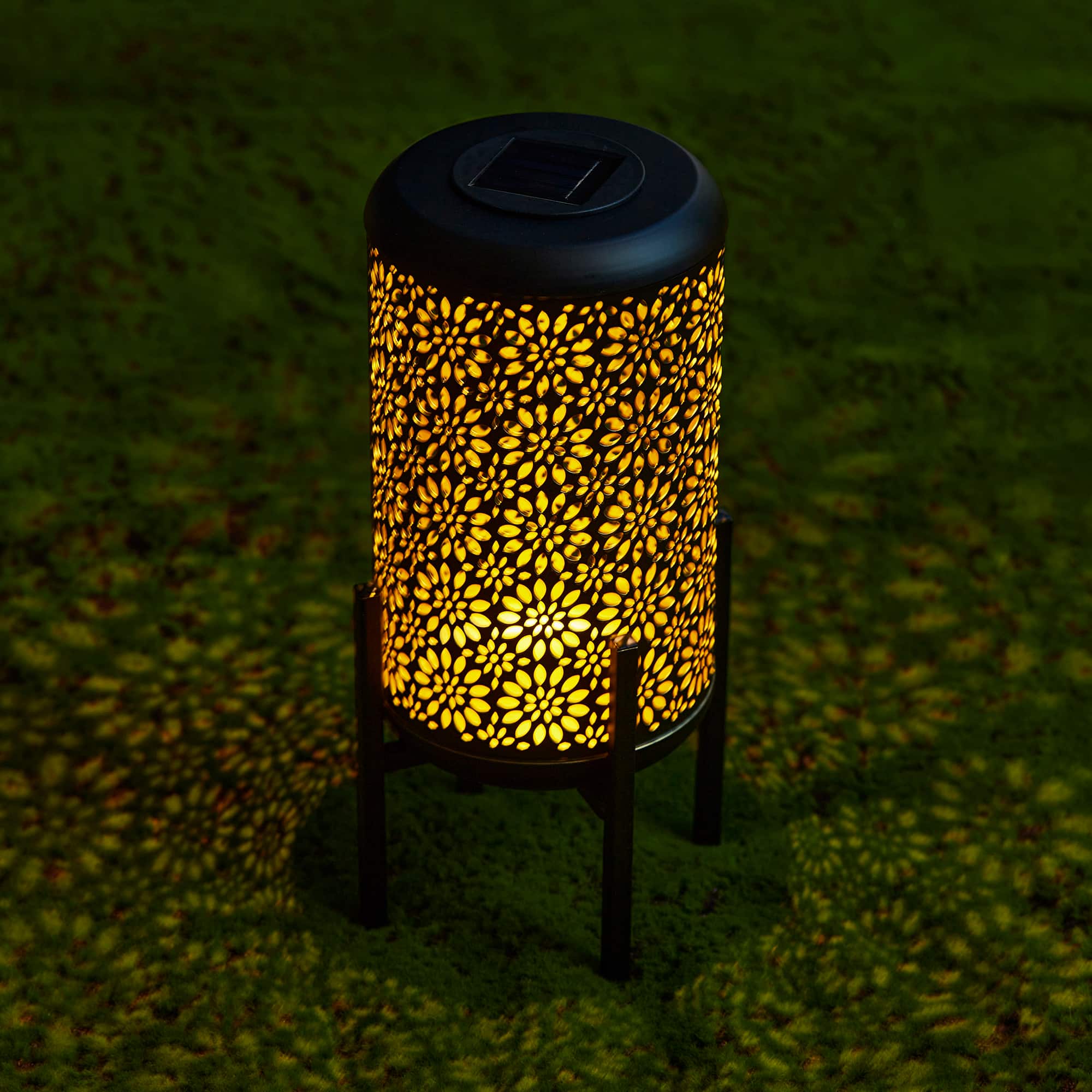 Glitzhome&#xAE; 14.25&#x22; Black Metal Cutout Flower Pattern Solar Powered LED Outdoor Lantern