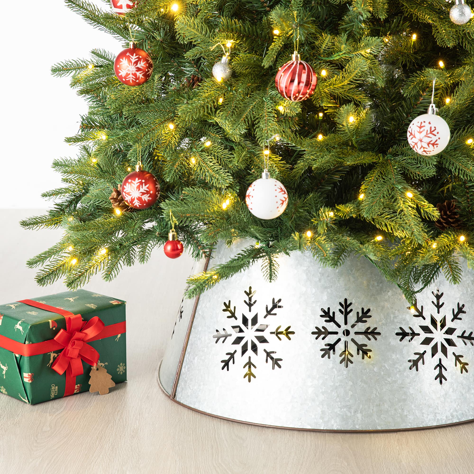 Glitzhome&#xAE; Silver 26&#x22; LED Snowflake Cutout Metal Tree Collar