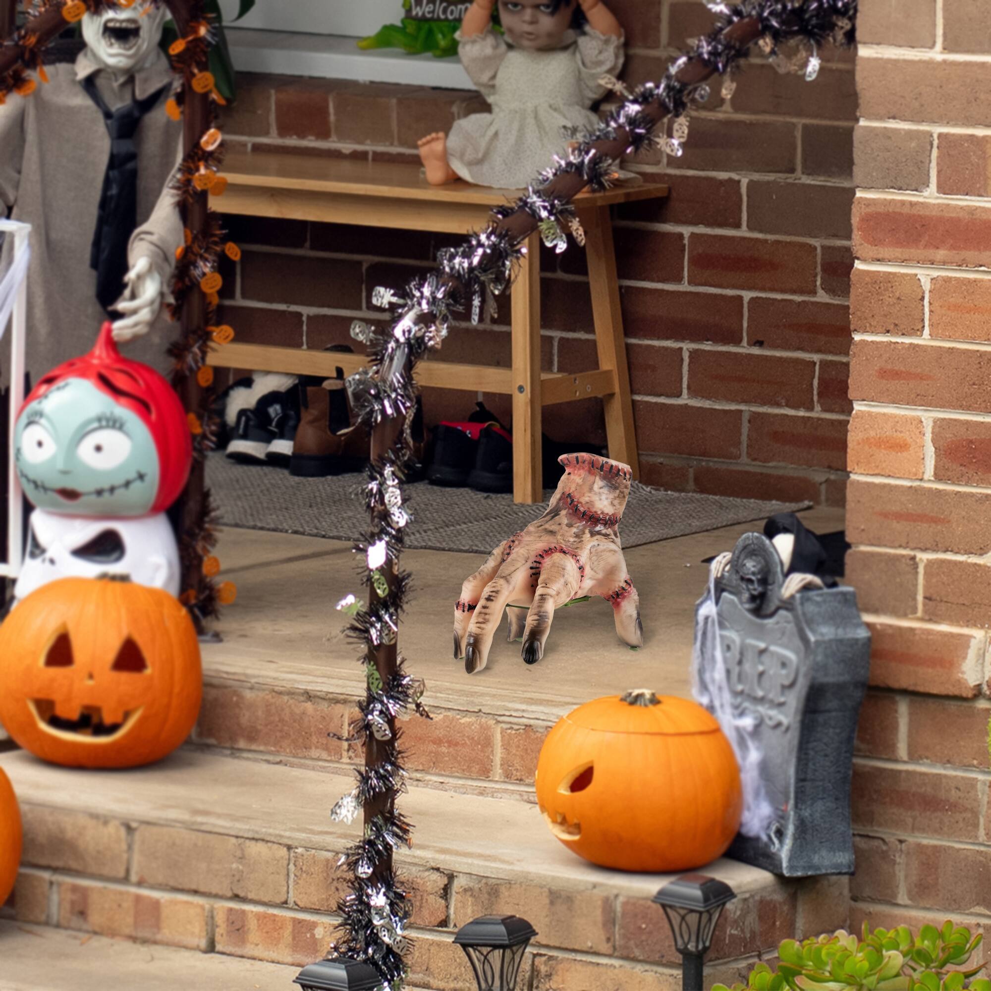 9.25&#x22; Animated Severed Hand with Sound Halloween Decoration
