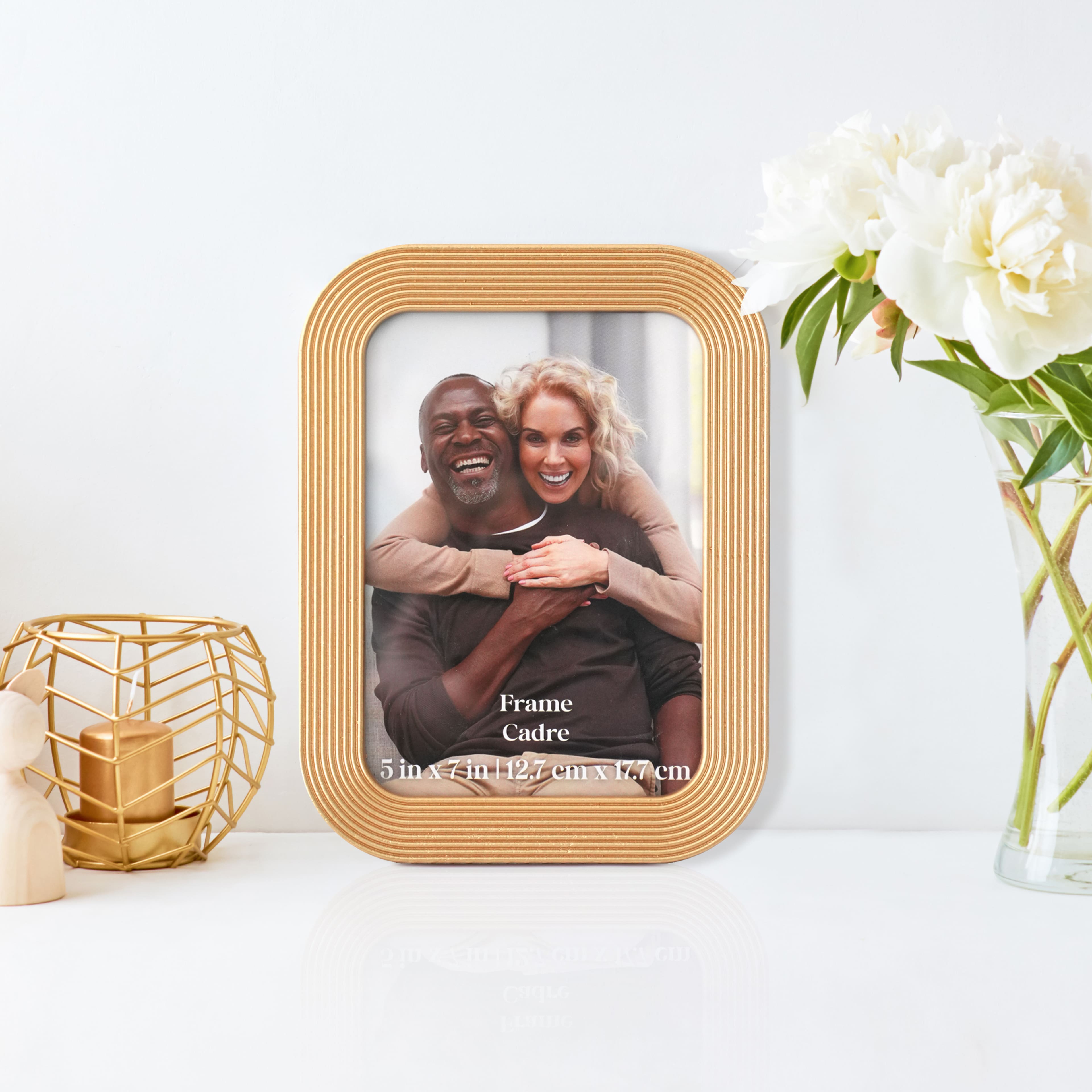 5&#x22; x 7&#x22; Gold Ribbed Tabletop Frame with Round Corners by Ashland&#xAE;