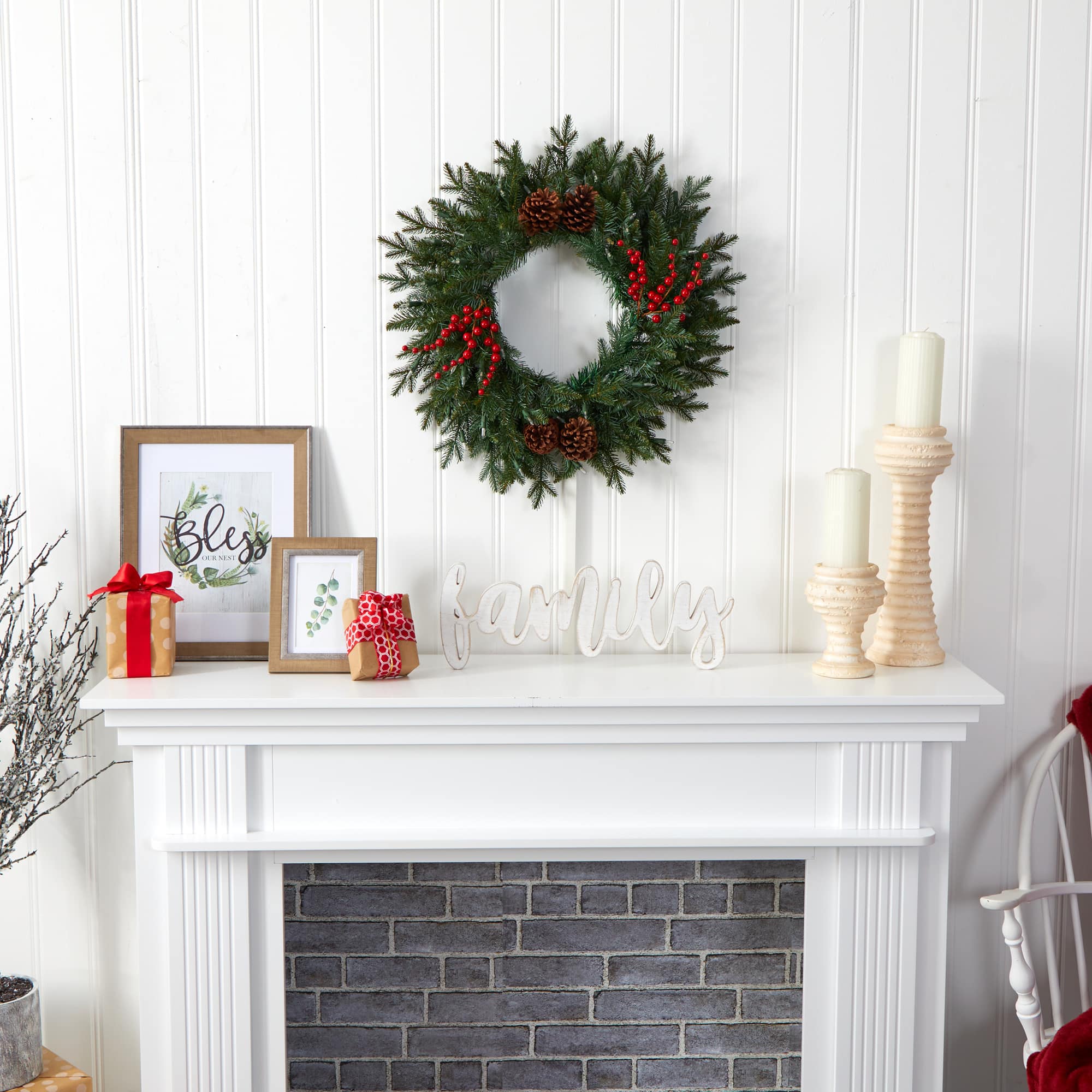 24&#x22; LED Green Pine Christmas Wreath with Berries &#x26; Pinecones