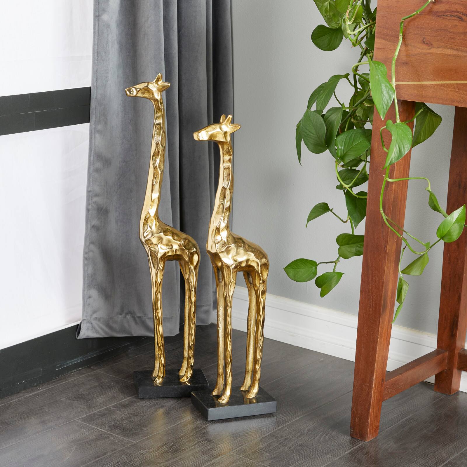 27&#x22; Gold Aluminum Giraffe Sculpture Set