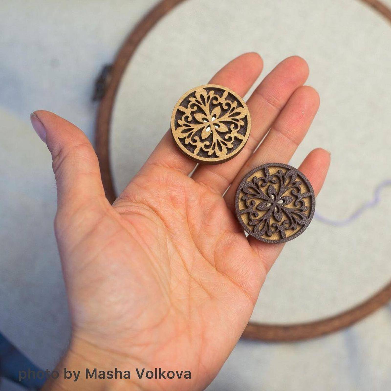 Wonderland Crafts Double-Sided Magnetic Needle Holder