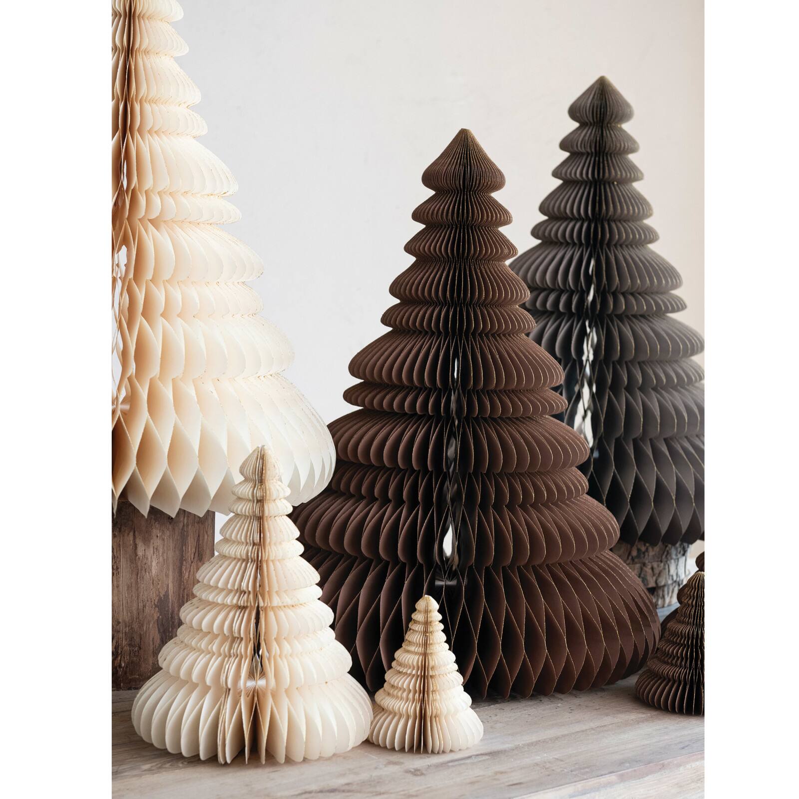 Hello Honey&#xAE; Round Brown Paper Folding Honeycomb Tree Set with Gold Glitter